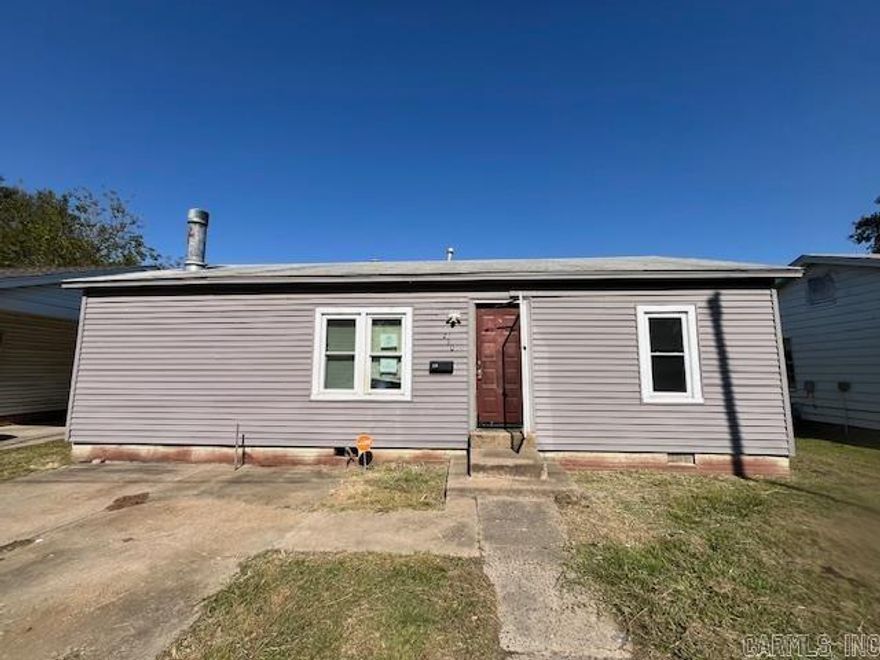 Located off of S. Main St and W 20th St features this 2 br/1 ba frame home. The year built is an estimated as information was not available in tax record. The following flood zone information has been obtained for the property. Flood Zone Designation: X.  Seller does not pay customary closing costs: including title policy, escrow fees, survey or transfer fees. Proof of funds required on cash transactions Lender Pre-Approval letter for financed offers dated within last 30 days). Seller is Secretary of Veterans Affairs. This property may qualify for Seller Financing (Vendee). Property sold As Is.
