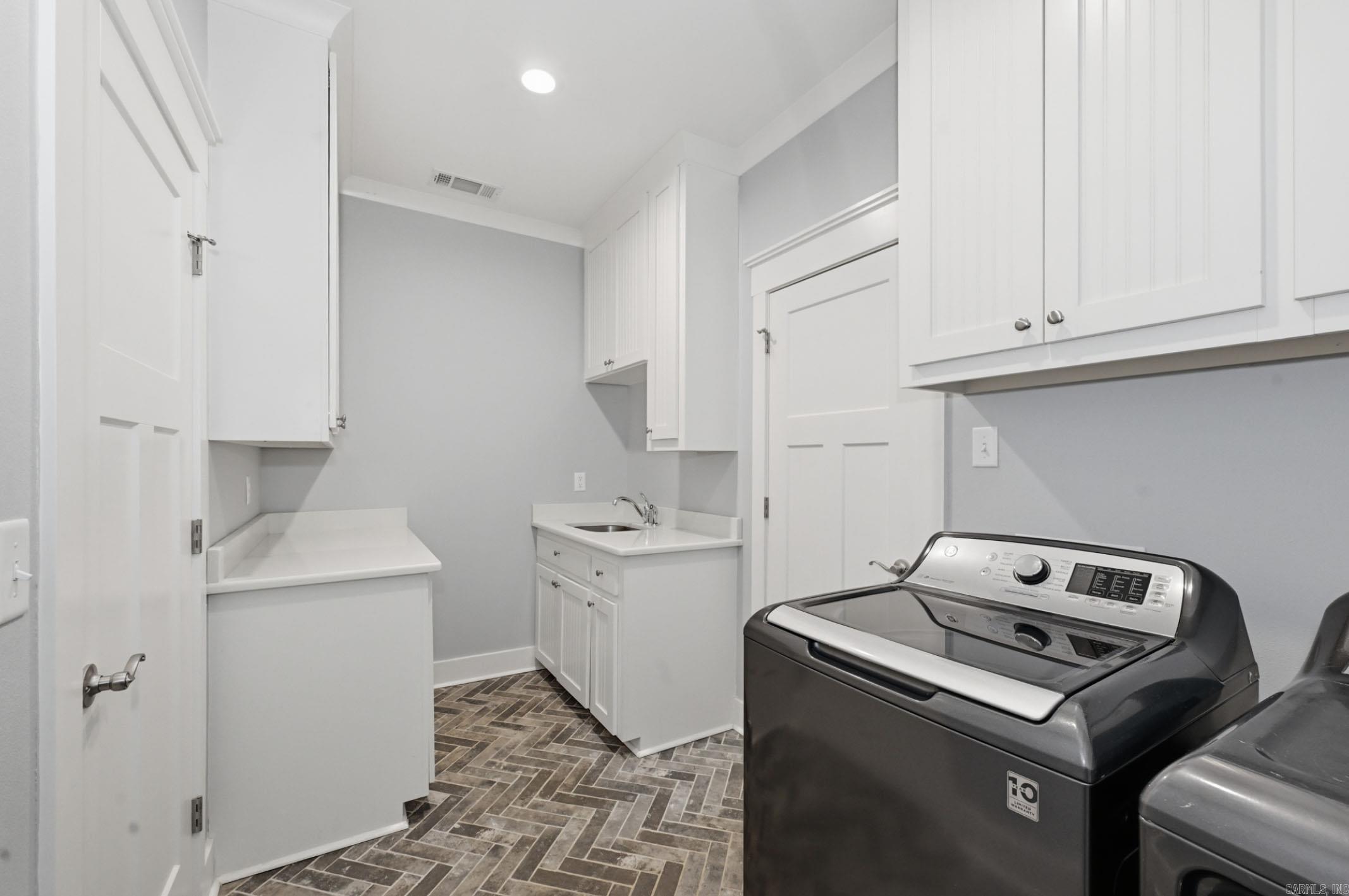 COOL VALLEY - Residential