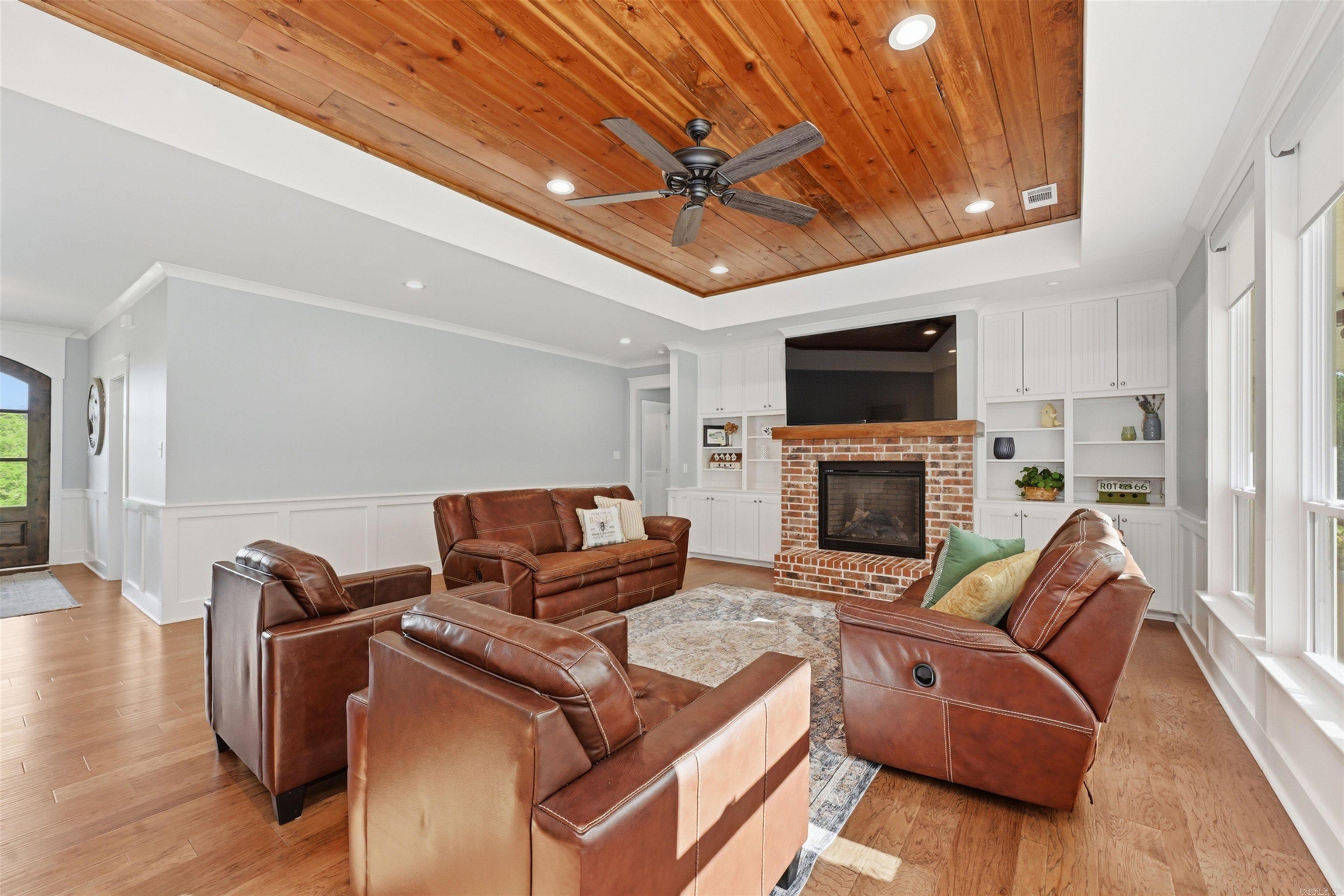 COOL VALLEY - Residential