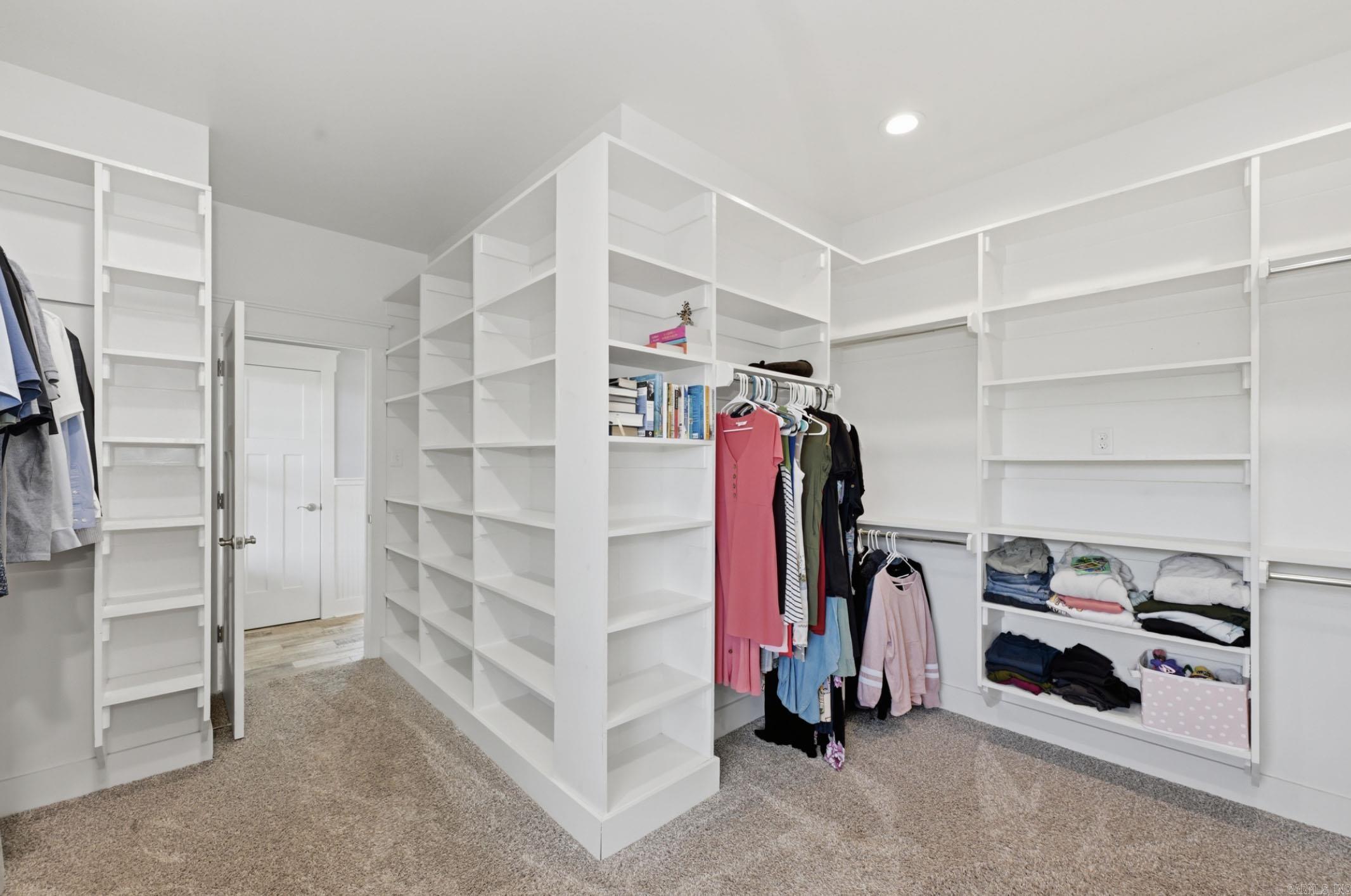 COOL VALLEY - Residential