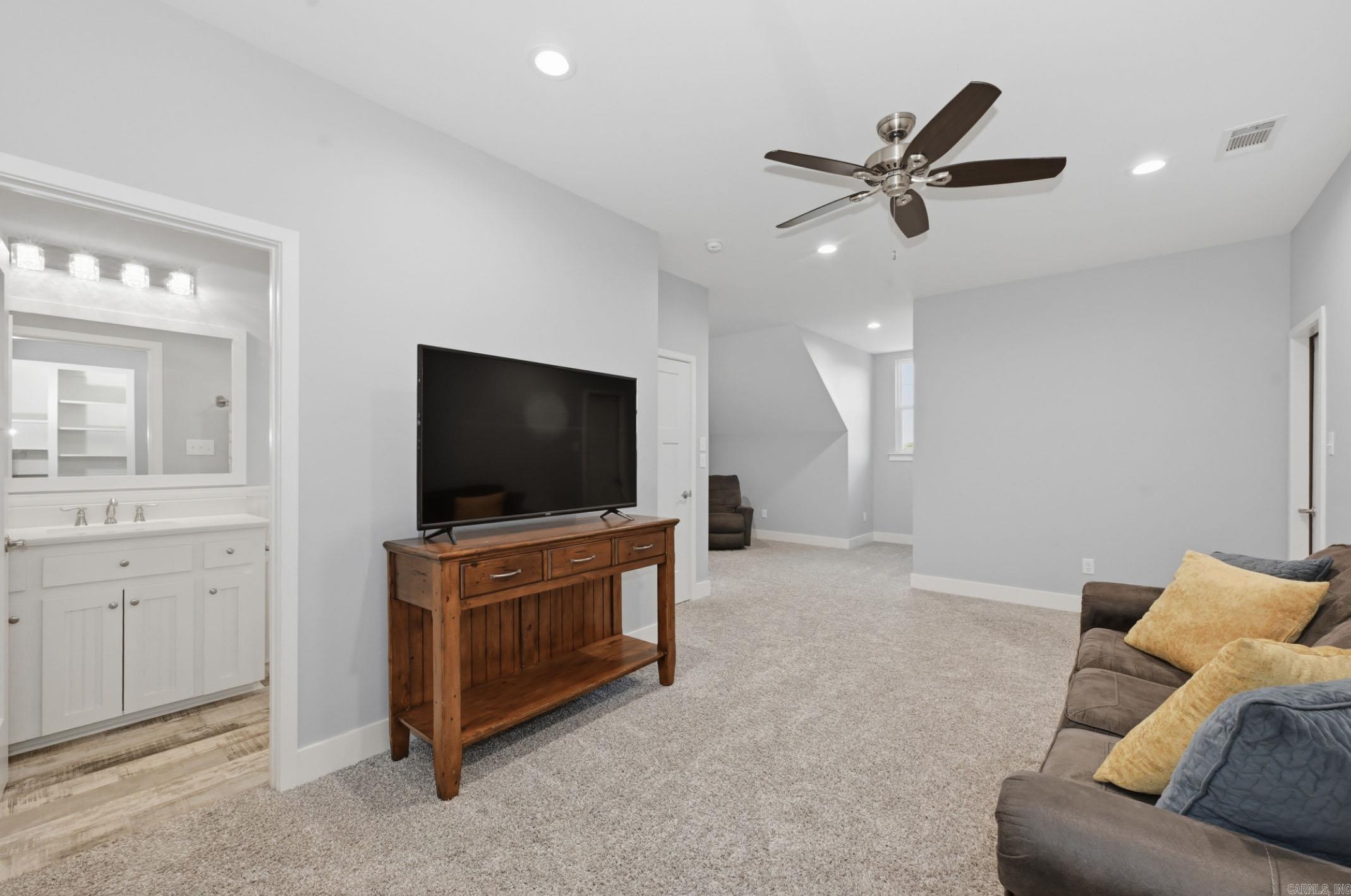 COOL VALLEY - Residential