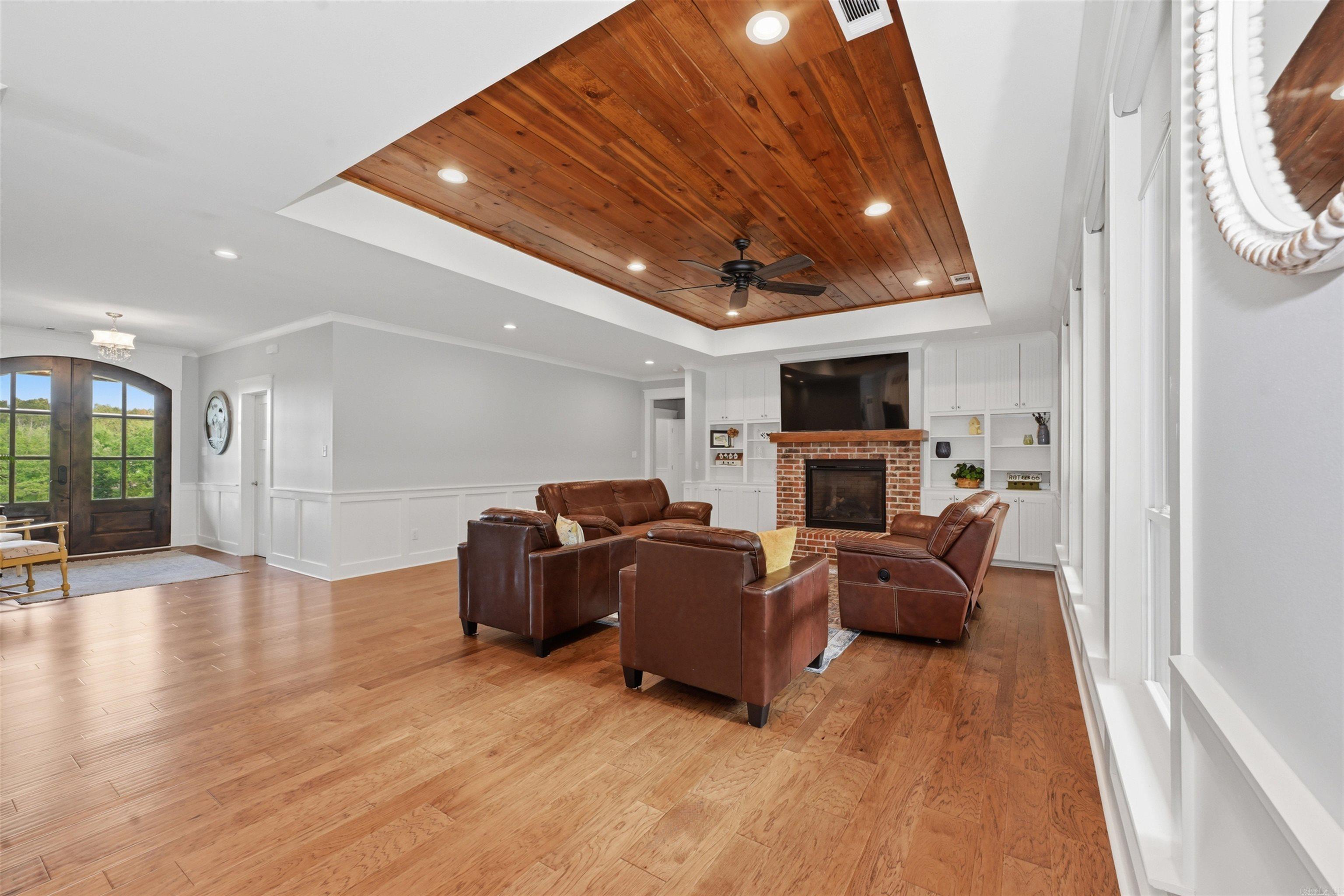 COOL VALLEY - Residential