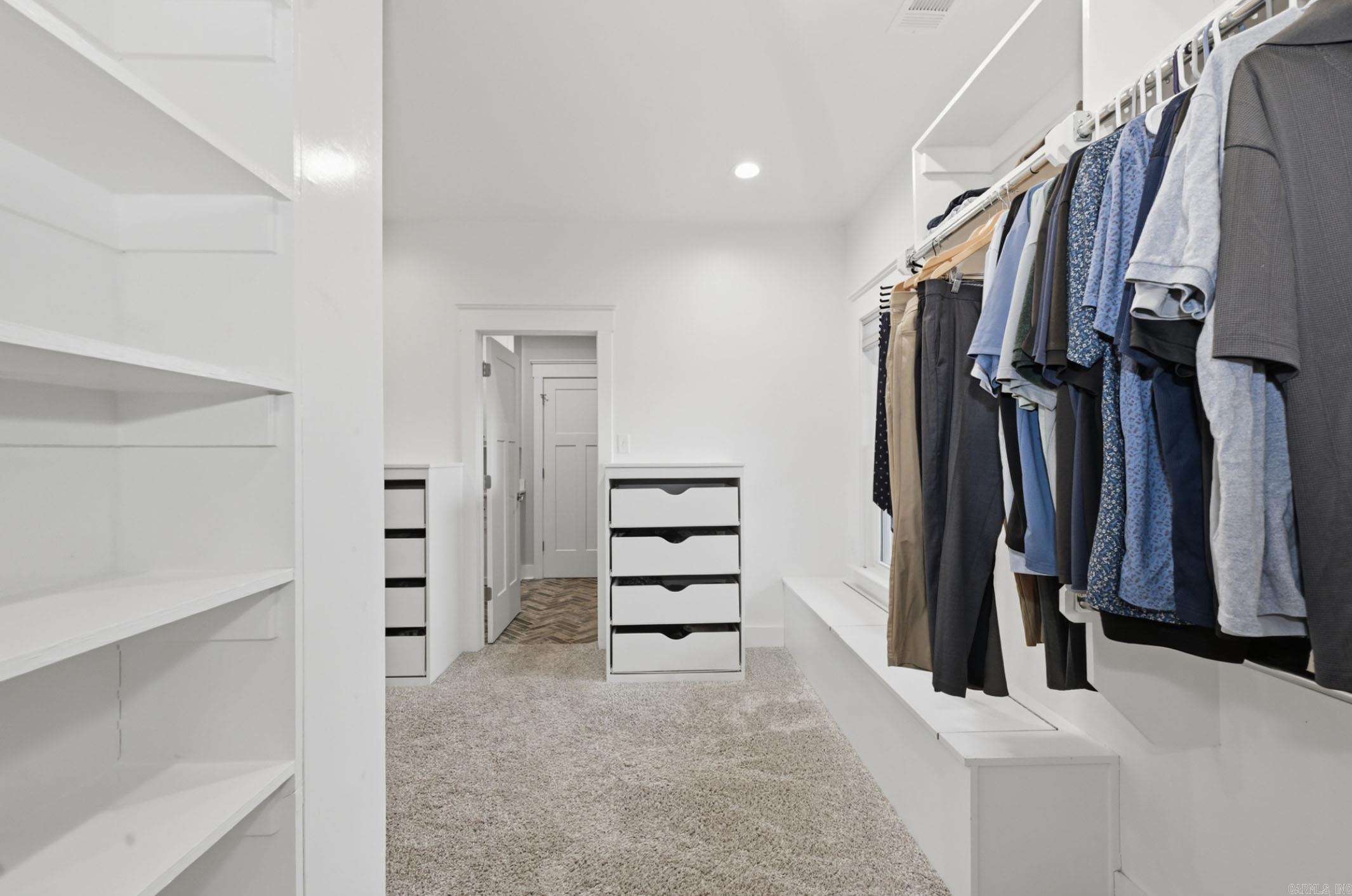 COOL VALLEY - Residential