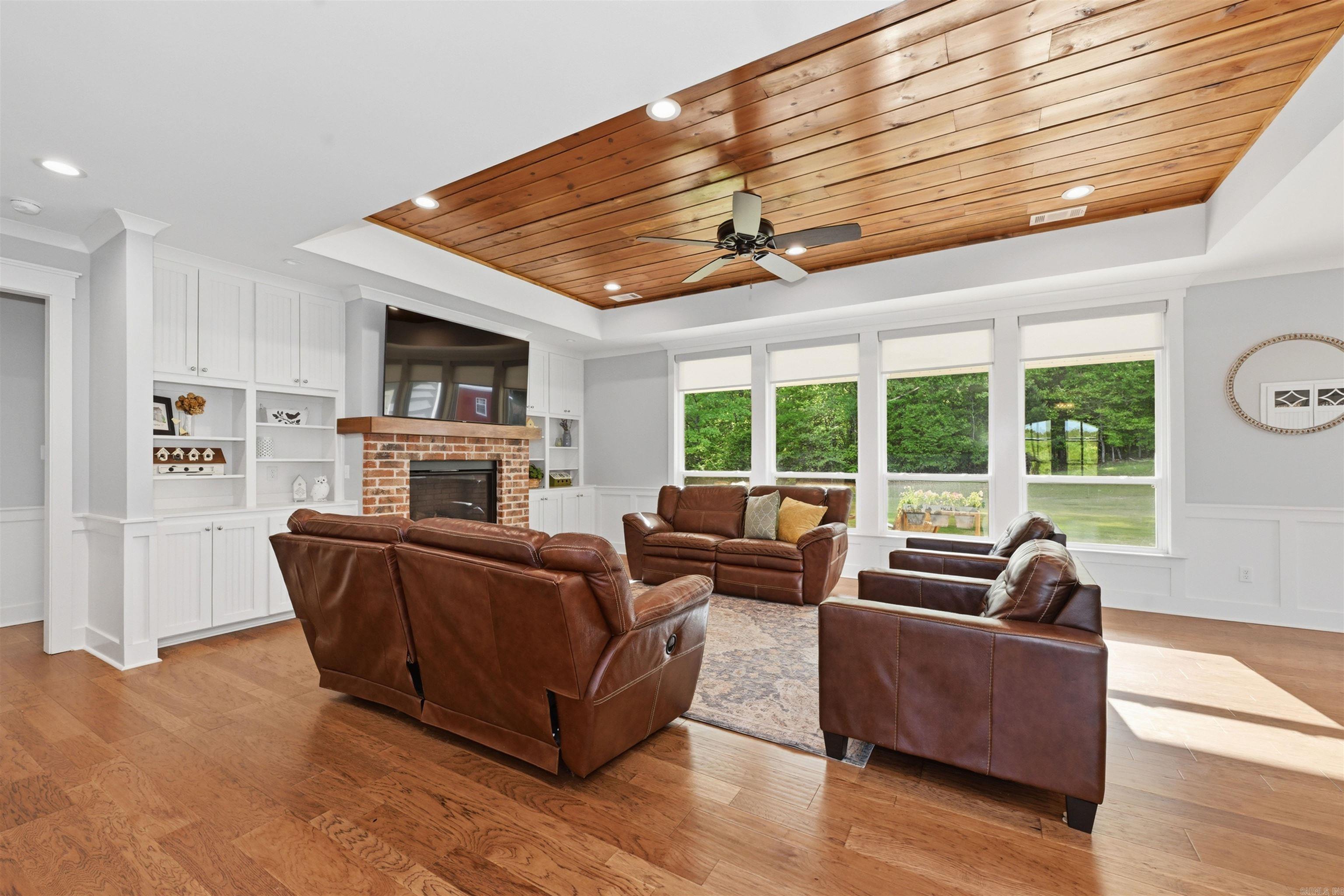 COOL VALLEY - Residential