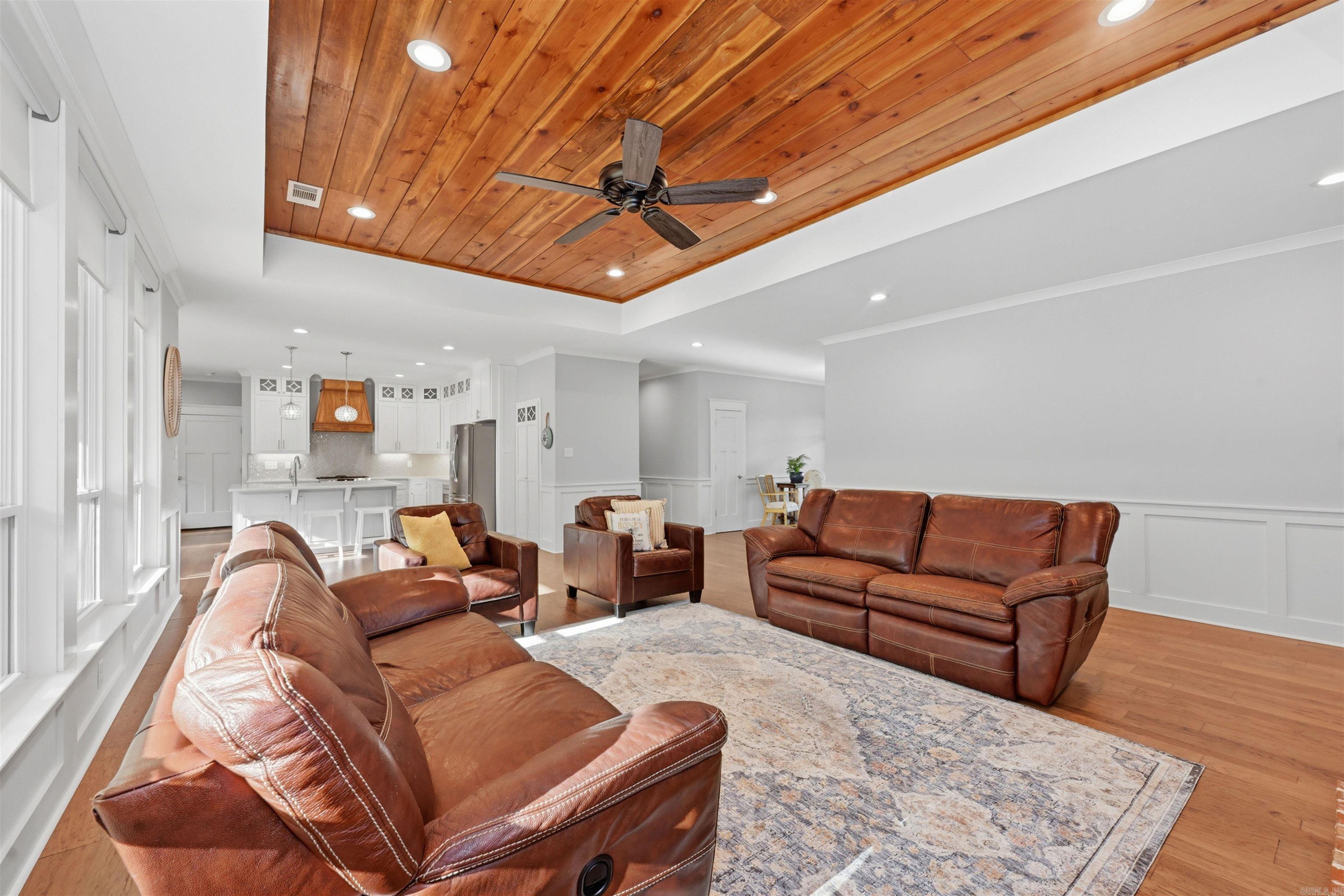 COOL VALLEY - Residential