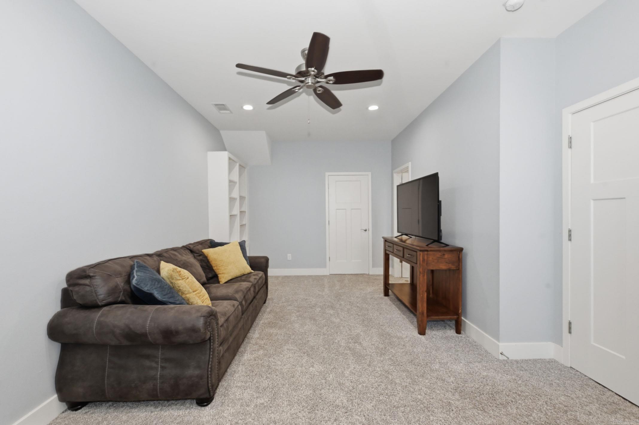 COOL VALLEY - Residential