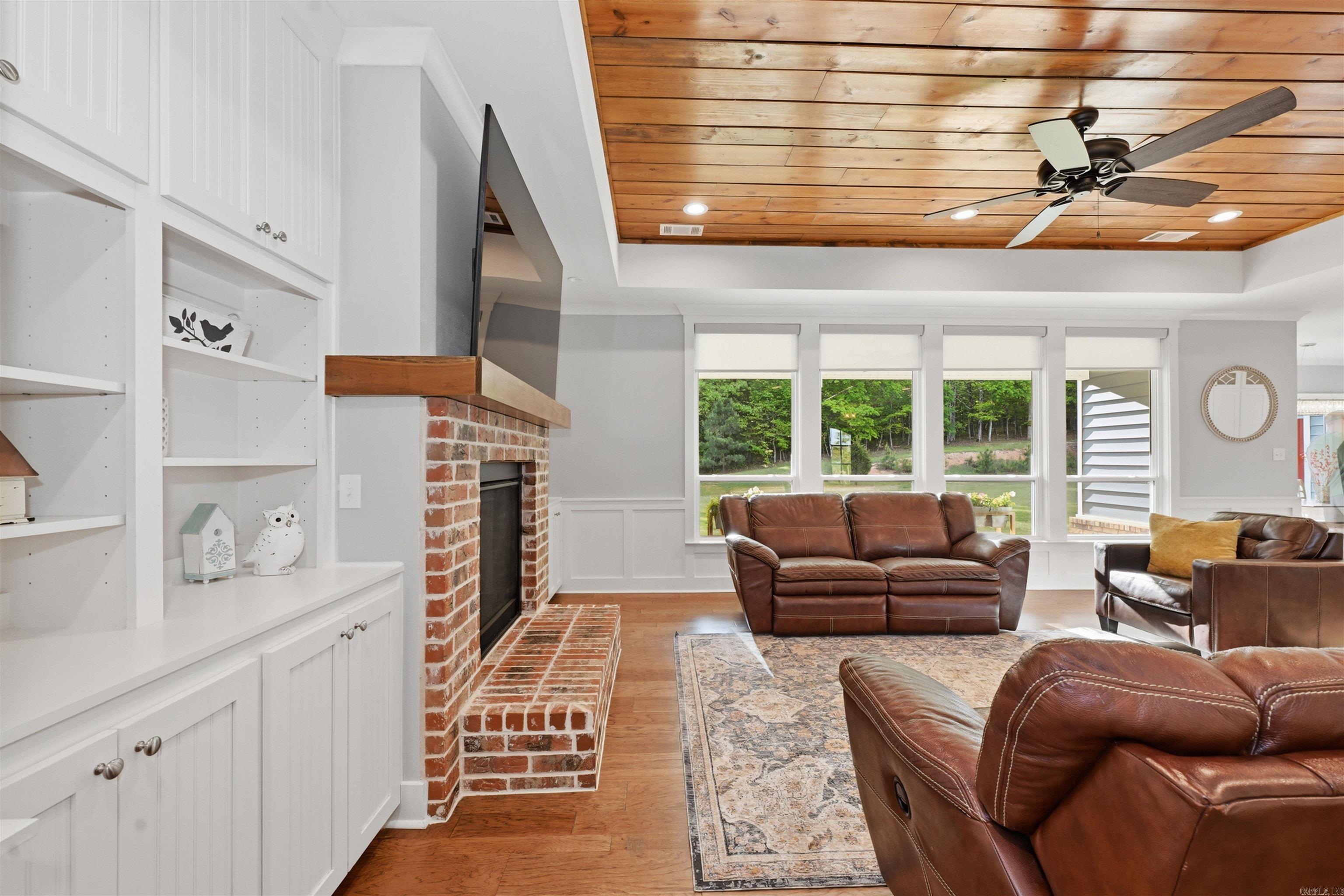 COOL VALLEY - Residential