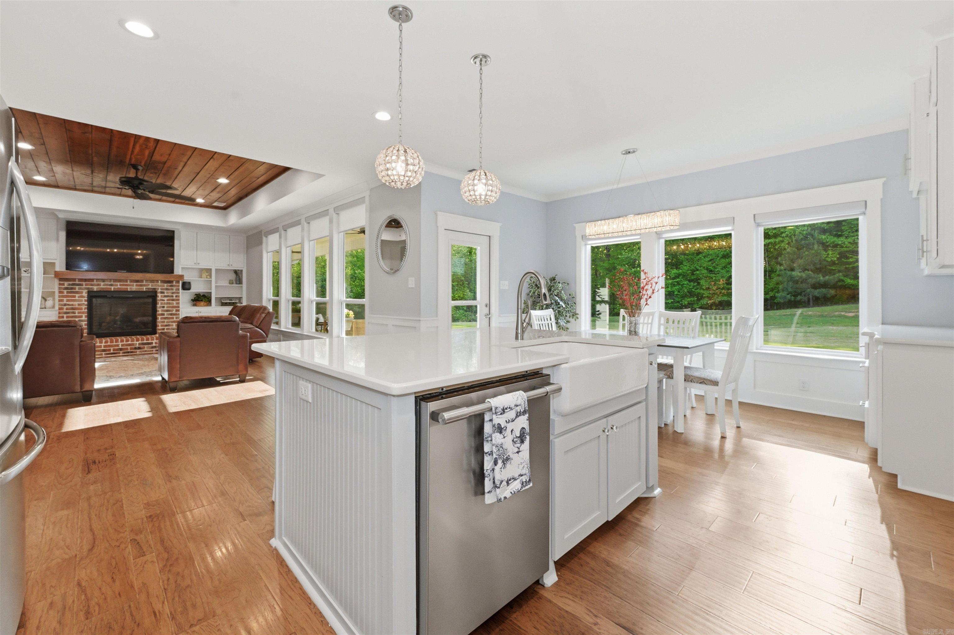 COOL VALLEY - Residential