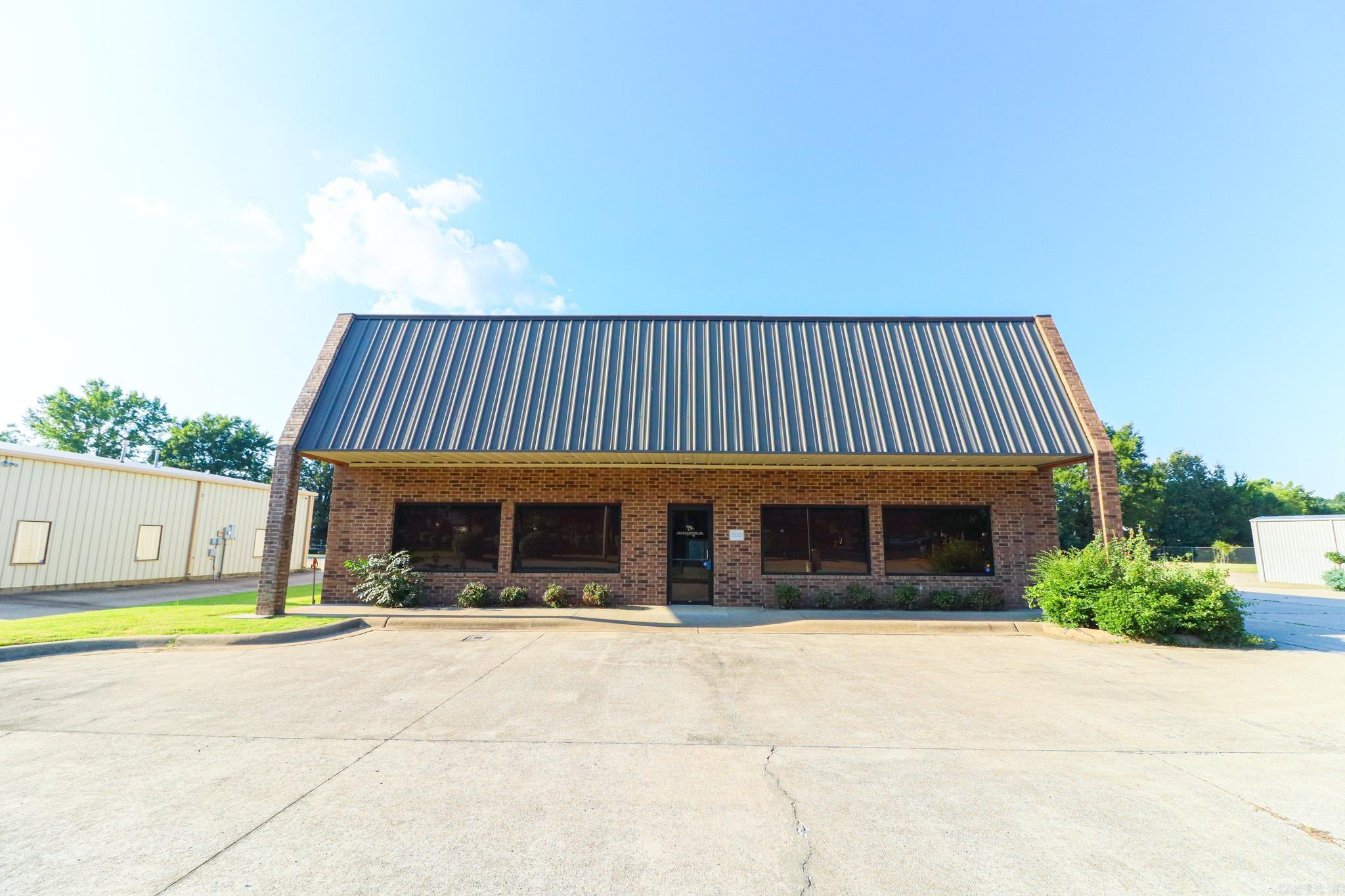 Versatile Office & Warehouse Space. Discover this prime commercial property in the heart of Jonesboro, AR, offering the perfect blend of office and warehouse space to meet your business needs. This 7,950 square foot building was previously used as an electrician's office, however, it is thoughtfully designed to support a wide range of operations. Front Office Space: Well-maintained office area with ample room for administrative tasks, client meetings, or workspace customization. Spacious Warehouse: A large warehouse in the back, featuring three oversized overhead doors, measuring 12X12, ideal for seamless loading and unloading. Convenient Location: Centrally located, providing easy access to major roads and the surrounding area. Ample Parking: Plenty of parking space for employees, clients, and equipment. This property is perfect for businesses needing a combination of professional office space and functional warehouse capacity. Don't miss out on this versatile space in a prime location!