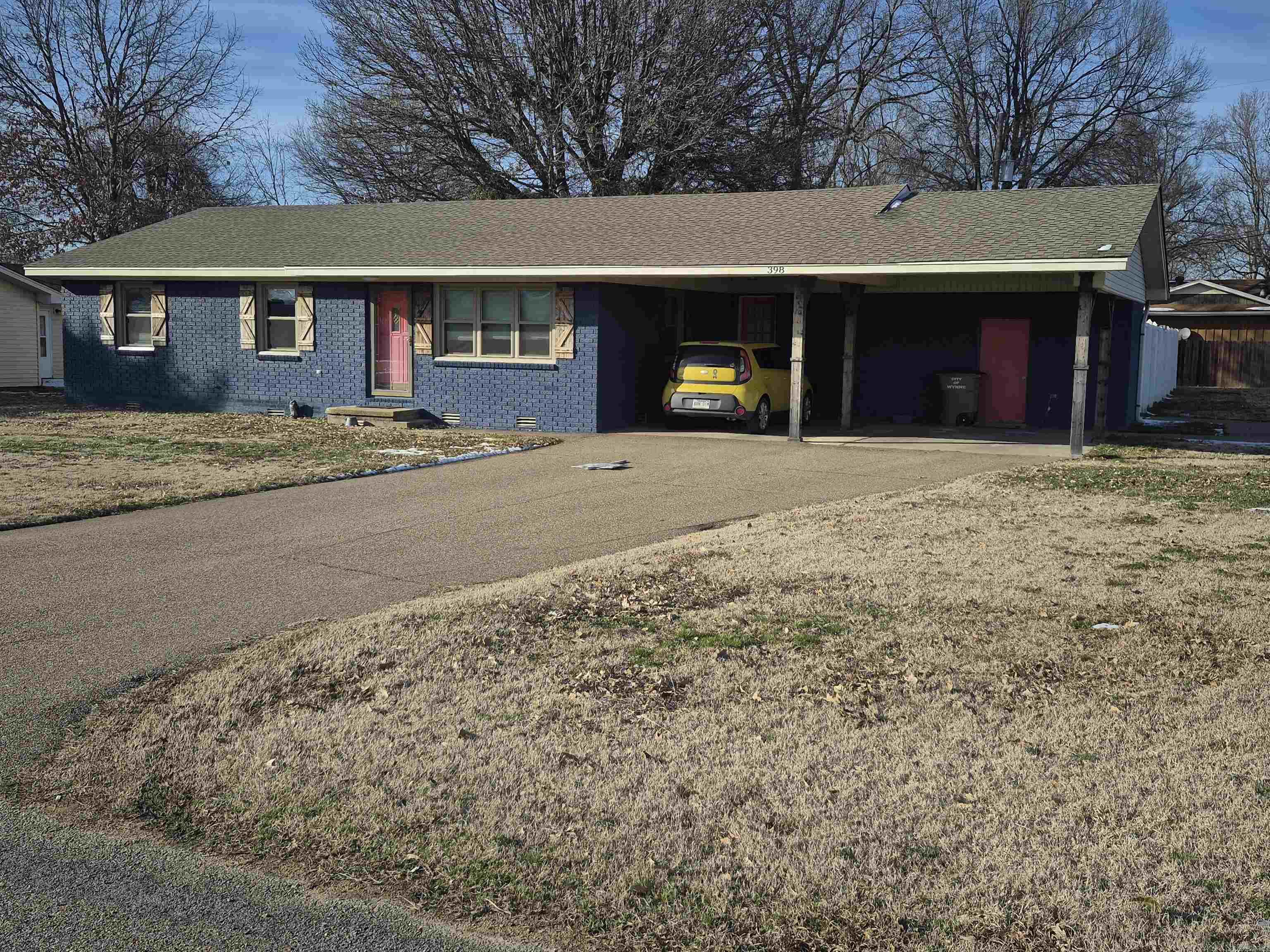 **UP TO ($4000)CLOSING COST PAID.**A GEM OF A STONE JUST OUTSIDE OF THE BUSY TOWN**ALL ELECTRIC*** GREAT LOCATION ON A CORNER LOT**THIS 4 BDRM HOME HAS A OPEN FLOOR PLAN w/2FULL BTH HOME **SPLIT HUGE MSTR SUITE WITH A HUGE WOOD FIREPLACE AND WALKOUT PATIO DOORS W/ACCESS TO THE BACKYARD**HUGE WALK-IN CLOSET**AN OFFICE/BONUS ROOM**WALK-IN SHOWER** KITCHEN W/SINK ISLAND & BAR**KITCHEN RENOVATED '20 **WINDOWS '21***BEAUTIFUL ORIG. HARDWOODS IN LIVING ROOM, DINING RM, HALL & 2DRMS***UPDATED KITCHEN APPLIANCES*** ROOF 2021**HWH 4YRS; LG HEATING/AIR UNIT LESS THAN (1) YR OLD***WASHER, DRYER, REFRIG. & CHEST FREEZER TO CONVEY***OUTSIDE STORAGE BUILDING & CARPORT STORAGE/SHOP**PRIVACY FENCE '20****HOME WARRANTY PROVIDED*** BUYERS CONCESSIONS OFFERED*****SELLER IS VERY MOTIVATED****AGENTS BRING YOUR BEST OFFER & LETS MAKE A DEAL...THANK YOU (SEE SHOWING REMARKS TO SHOW)