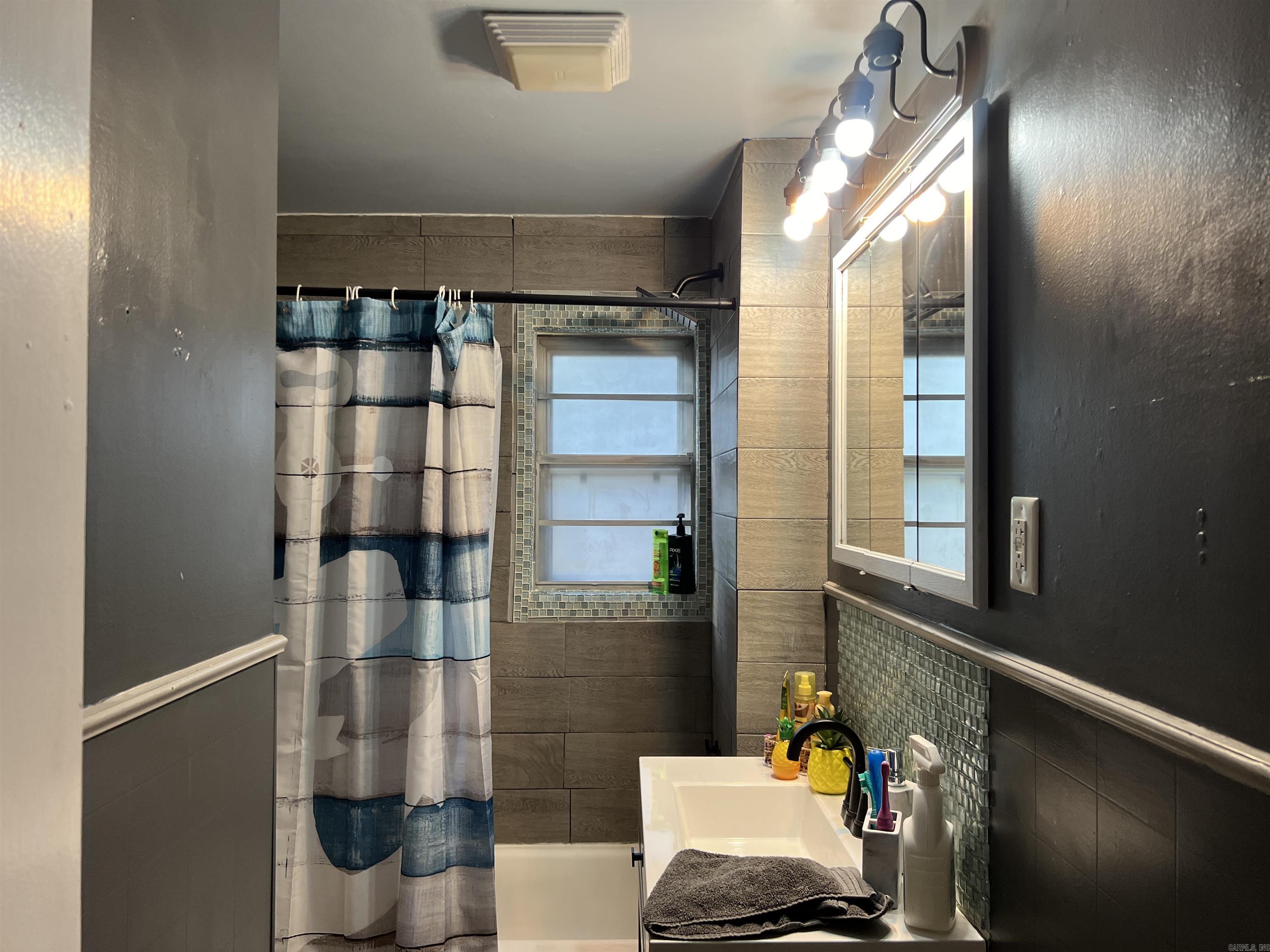 MCNEW RLTY CO ADD - Residential