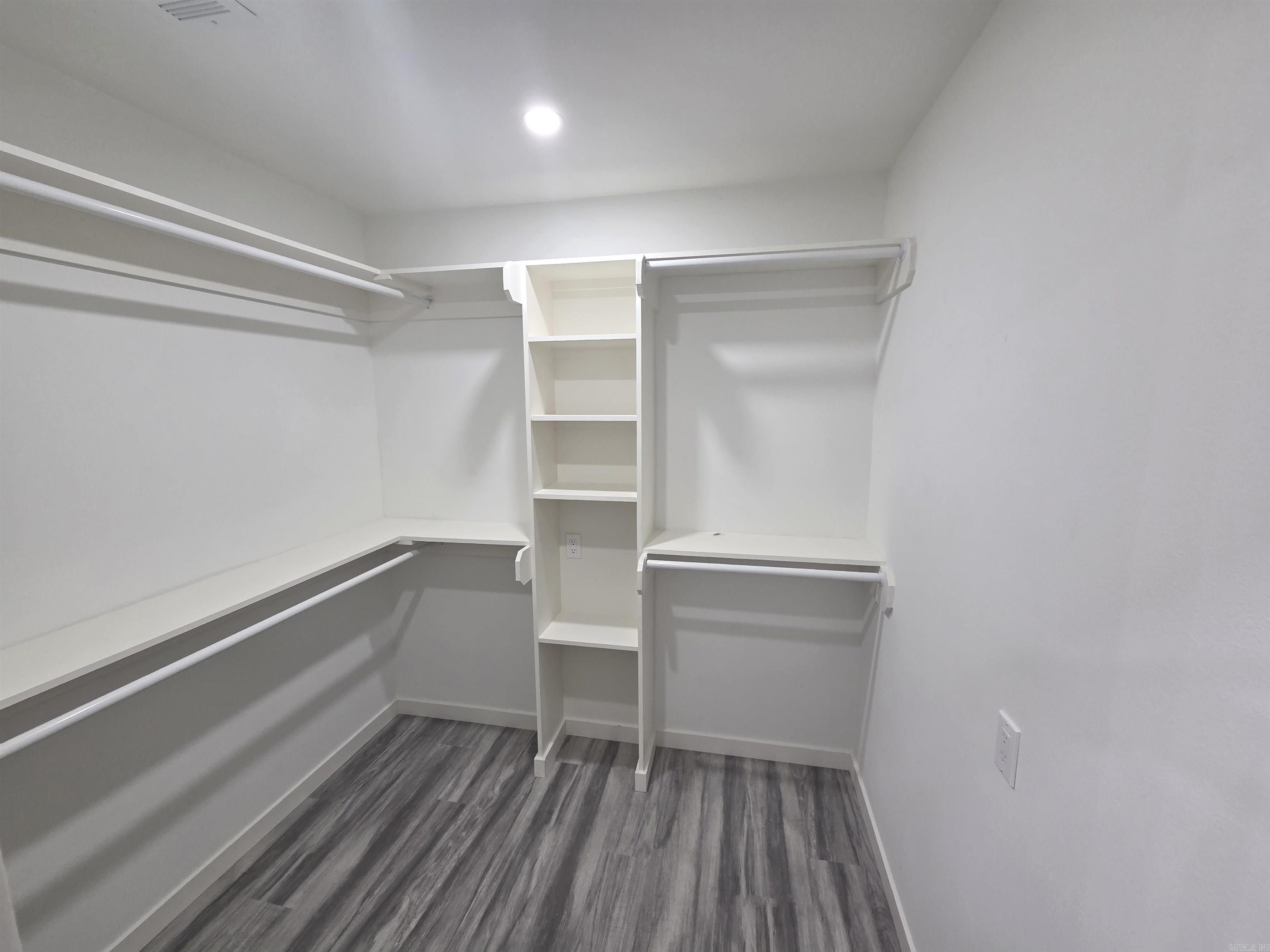 THOMAS - Residential