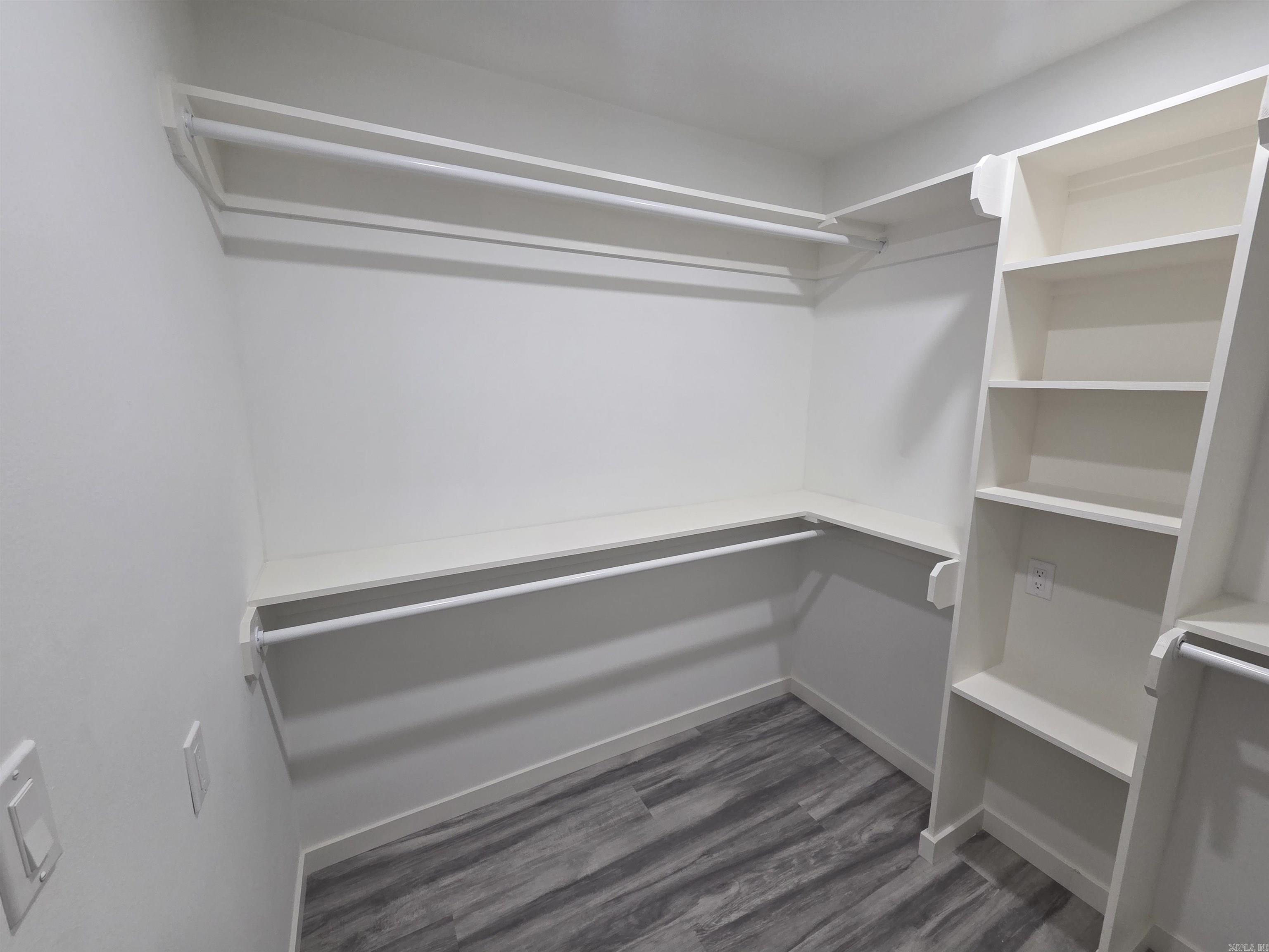 THOMAS - Residential