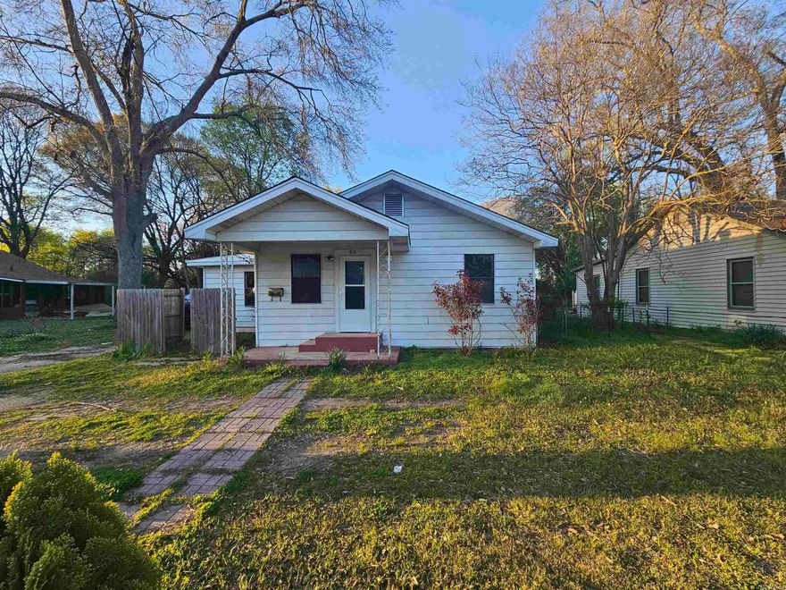 Are you looking for a home to rent in the Malvern area? This fully remodeled 4 bed 2 bath home is available.  The home has a fully fenced-in back-yard and a shop.  Call today to set up your private showing at 501-539-2325 The monthly rent is $1,600.00 The deposit is $1,600.00 Pets are allowed with additional fees Lawncare is included in the monthly rent.  Section 8 not accepted.