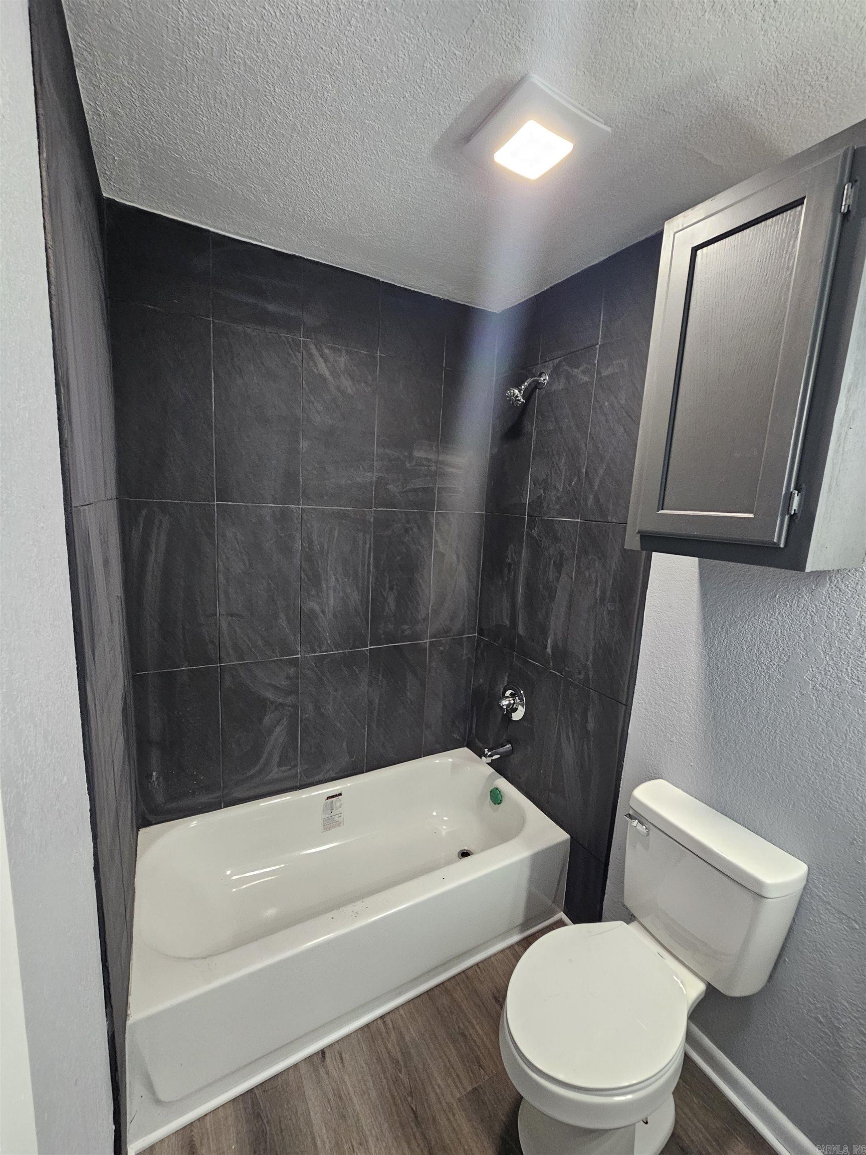 Lund and Hill Original - Residential Lease