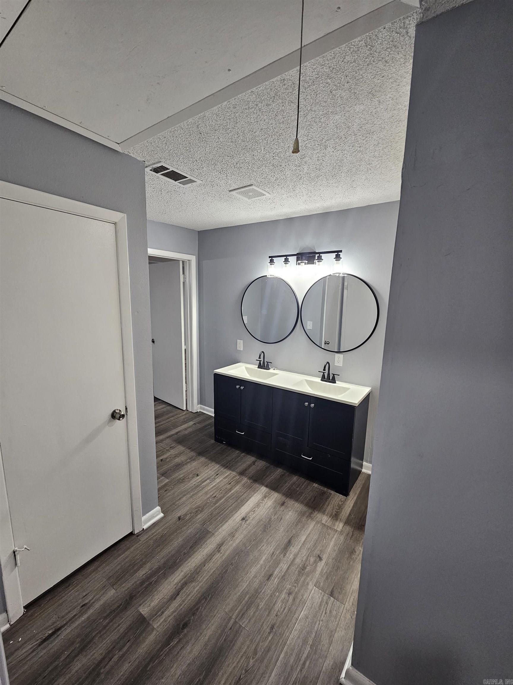 Lund and Hill Original - Residential Lease