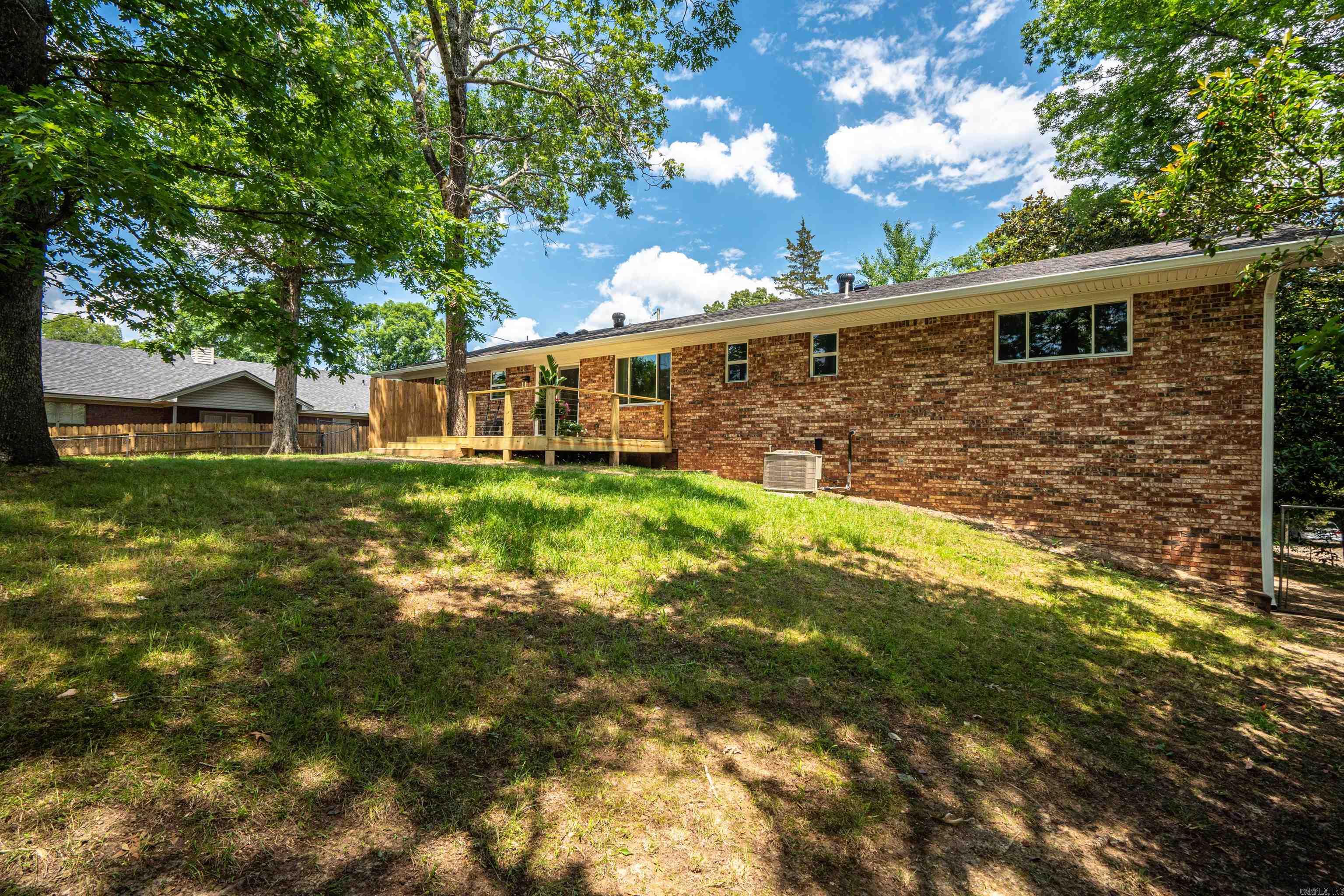 WOODLAND HILLS - Residential