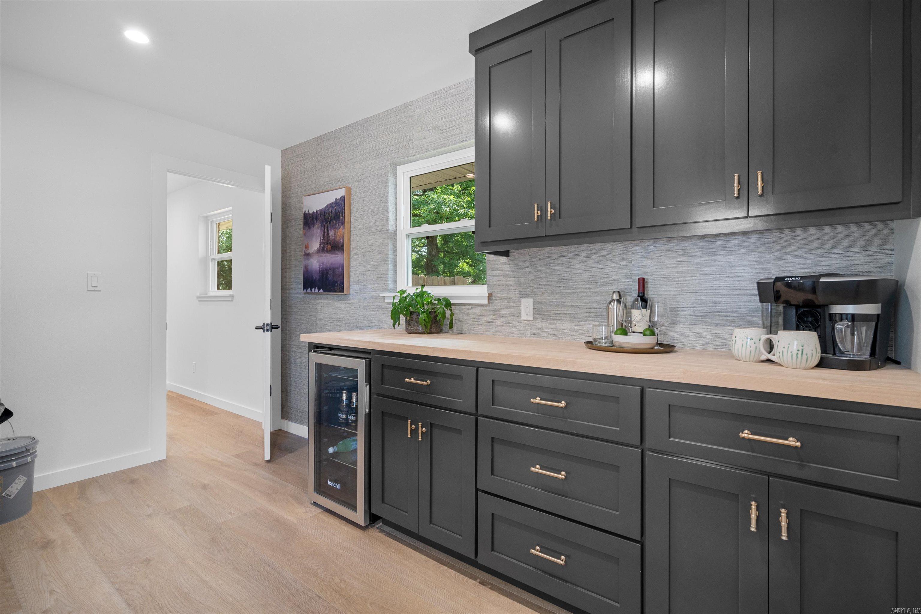 WOODLAND HILLS - Residential