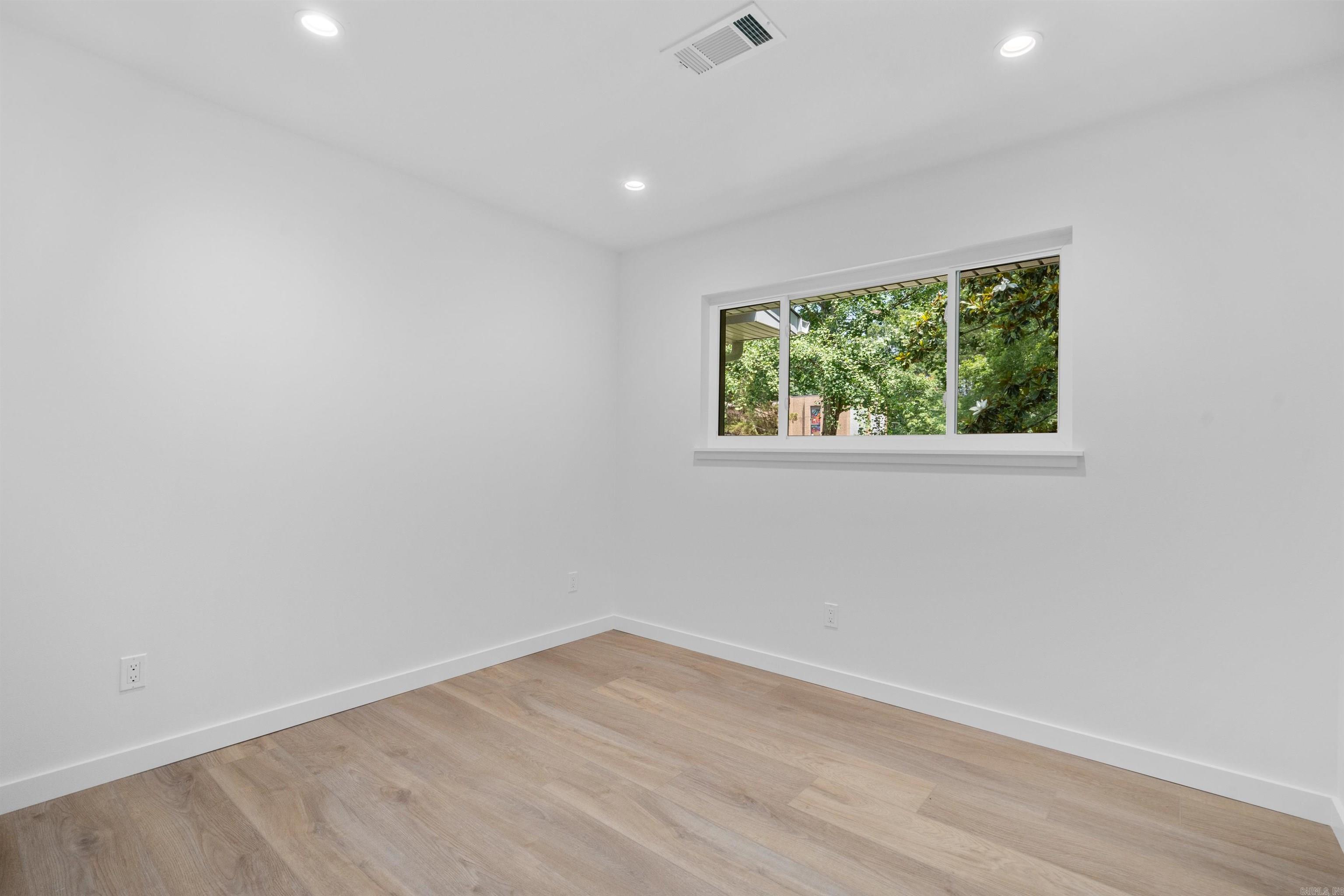 WOODLAND HILLS - Residential