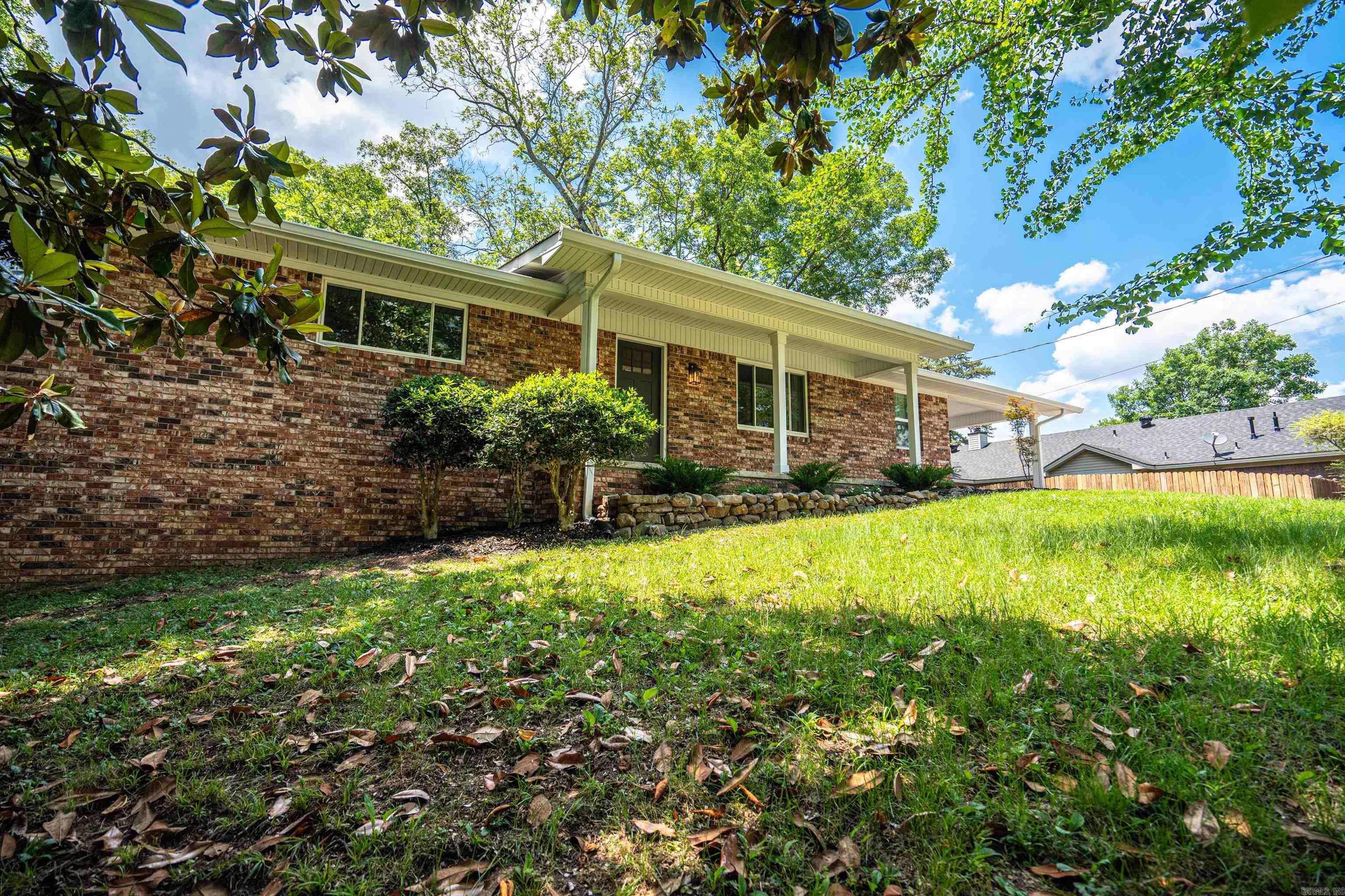 WOODLAND HILLS - Residential