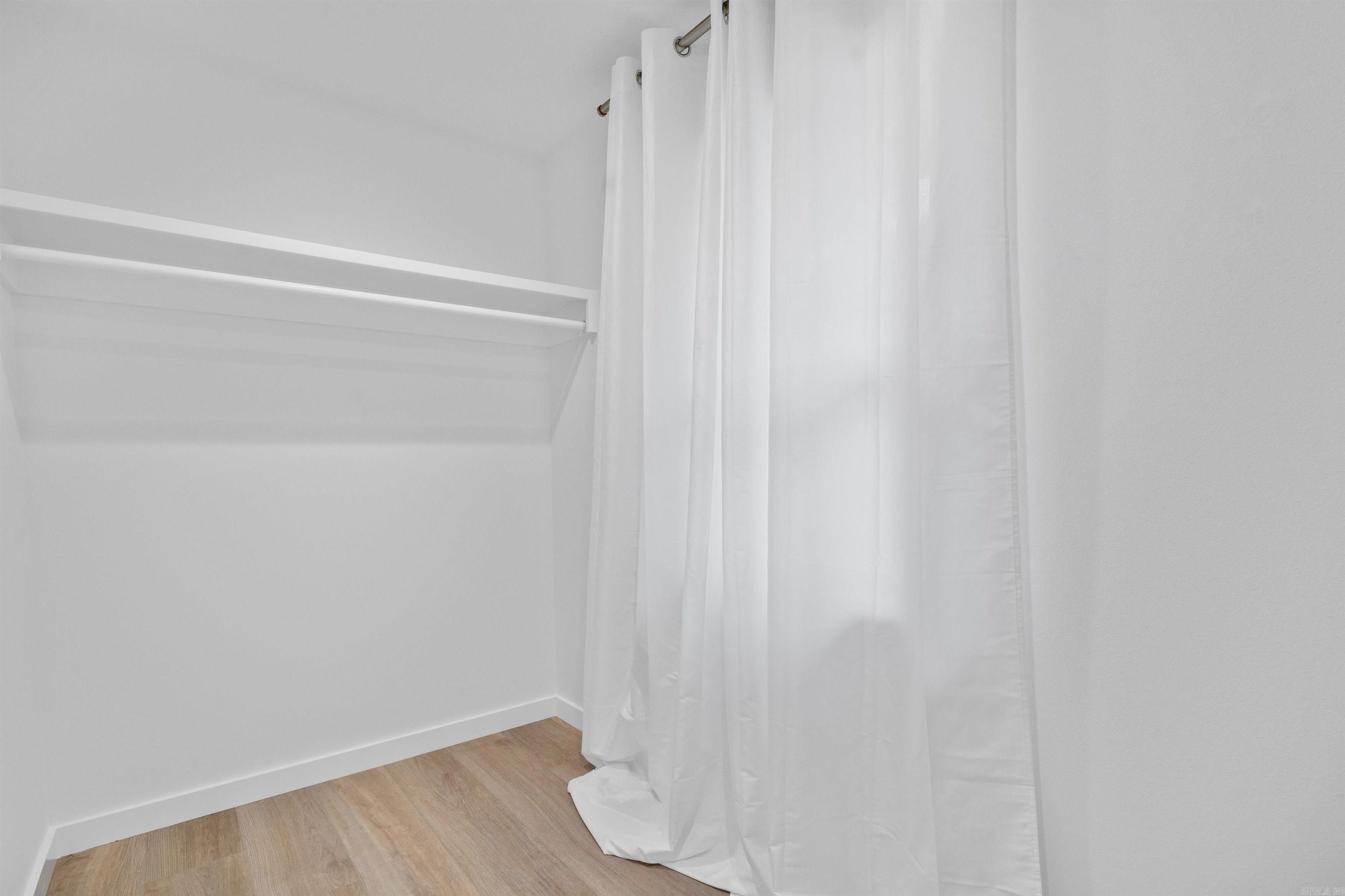 WOODLAND HILLS - Residential