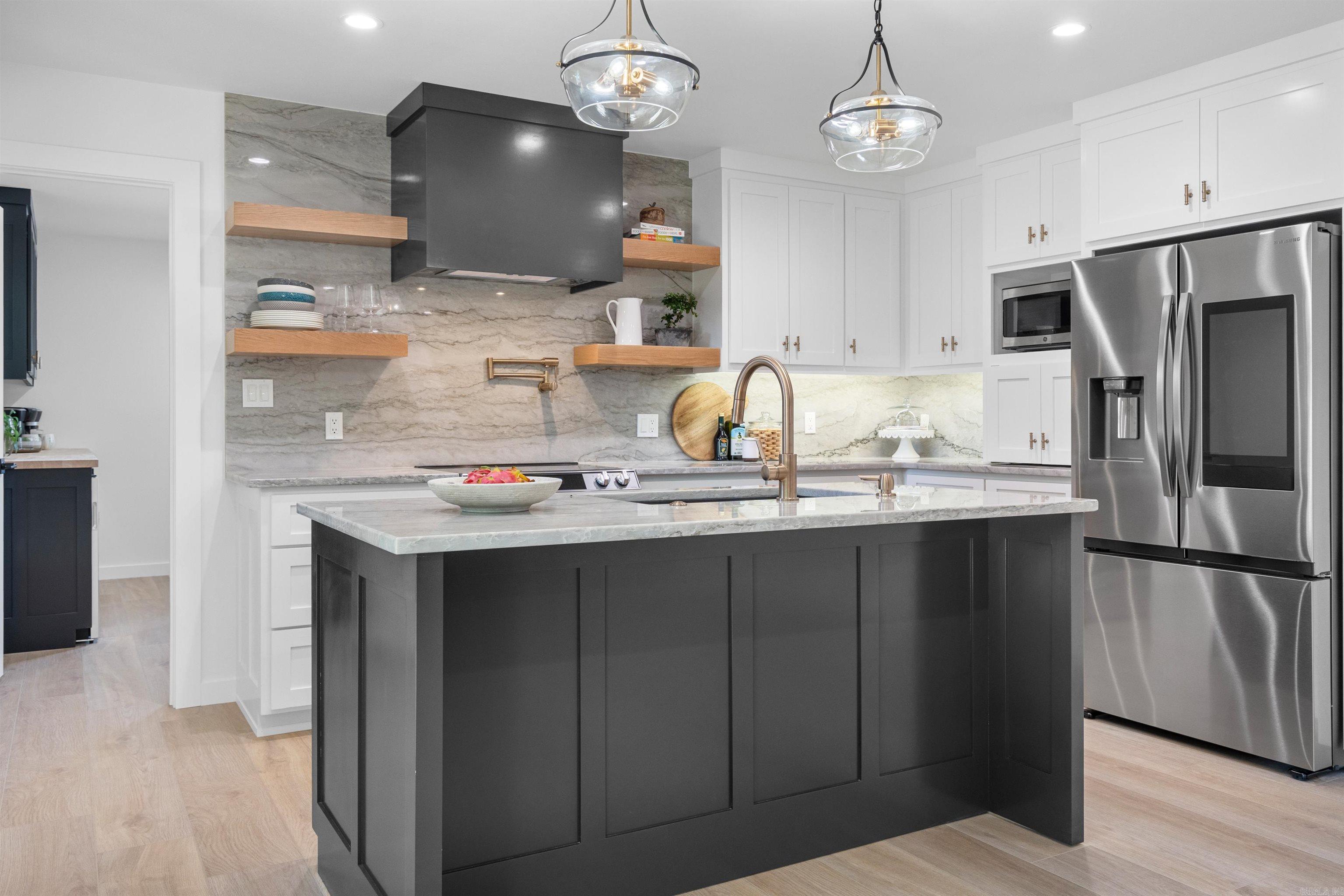 WOODLAND HILLS - Residential