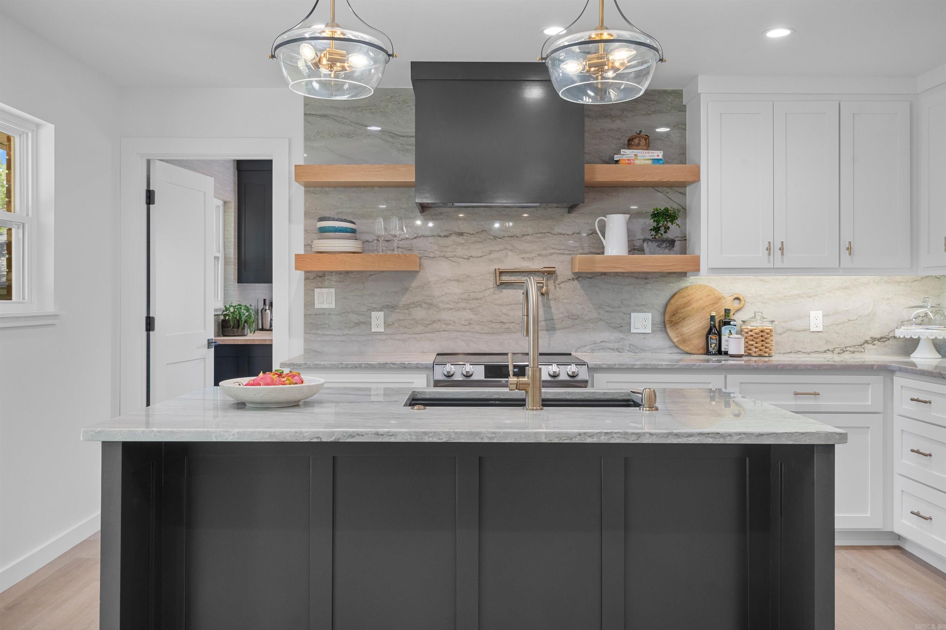 WOODLAND HILLS - Residential