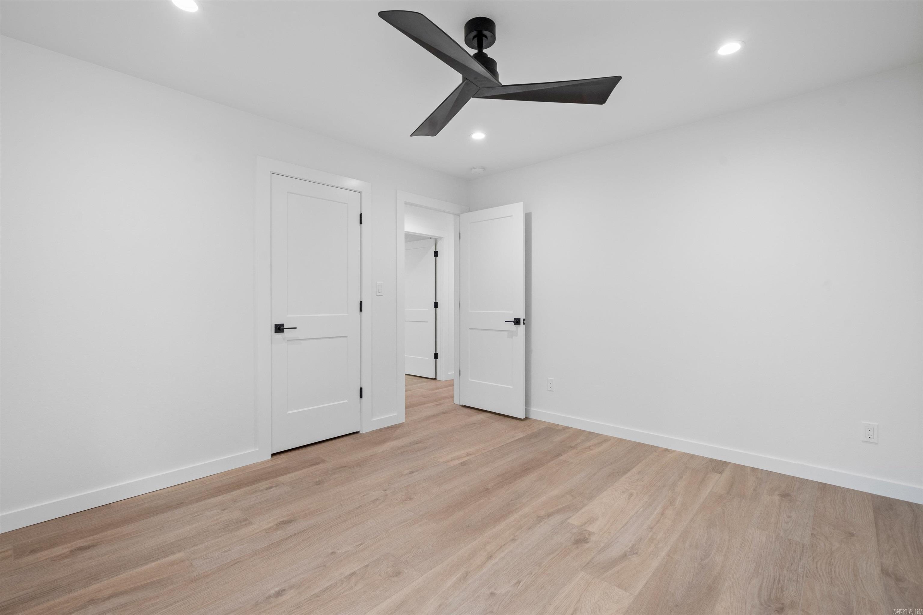 WOODLAND HILLS - Residential