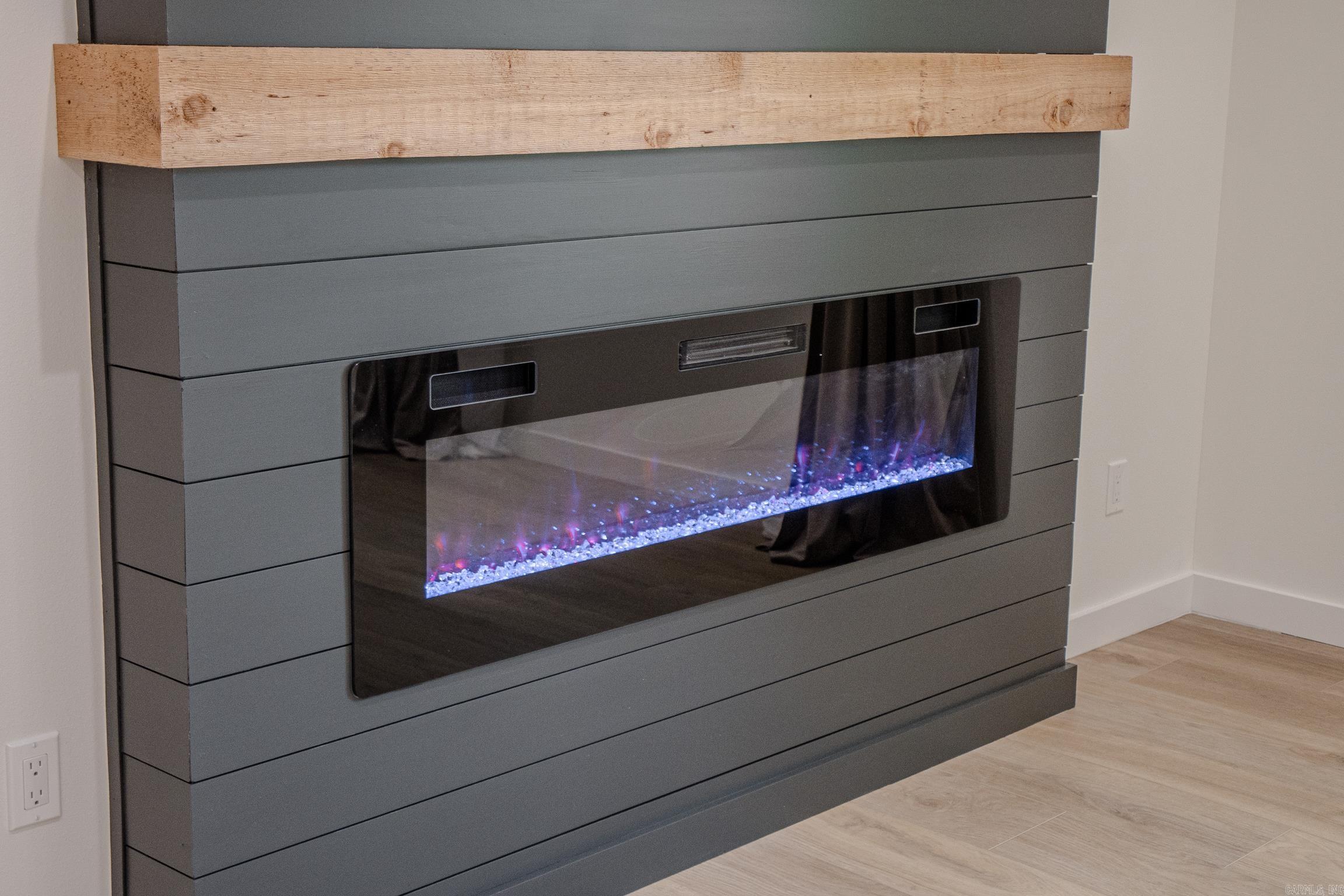 WOODLAND HILLS - Residential