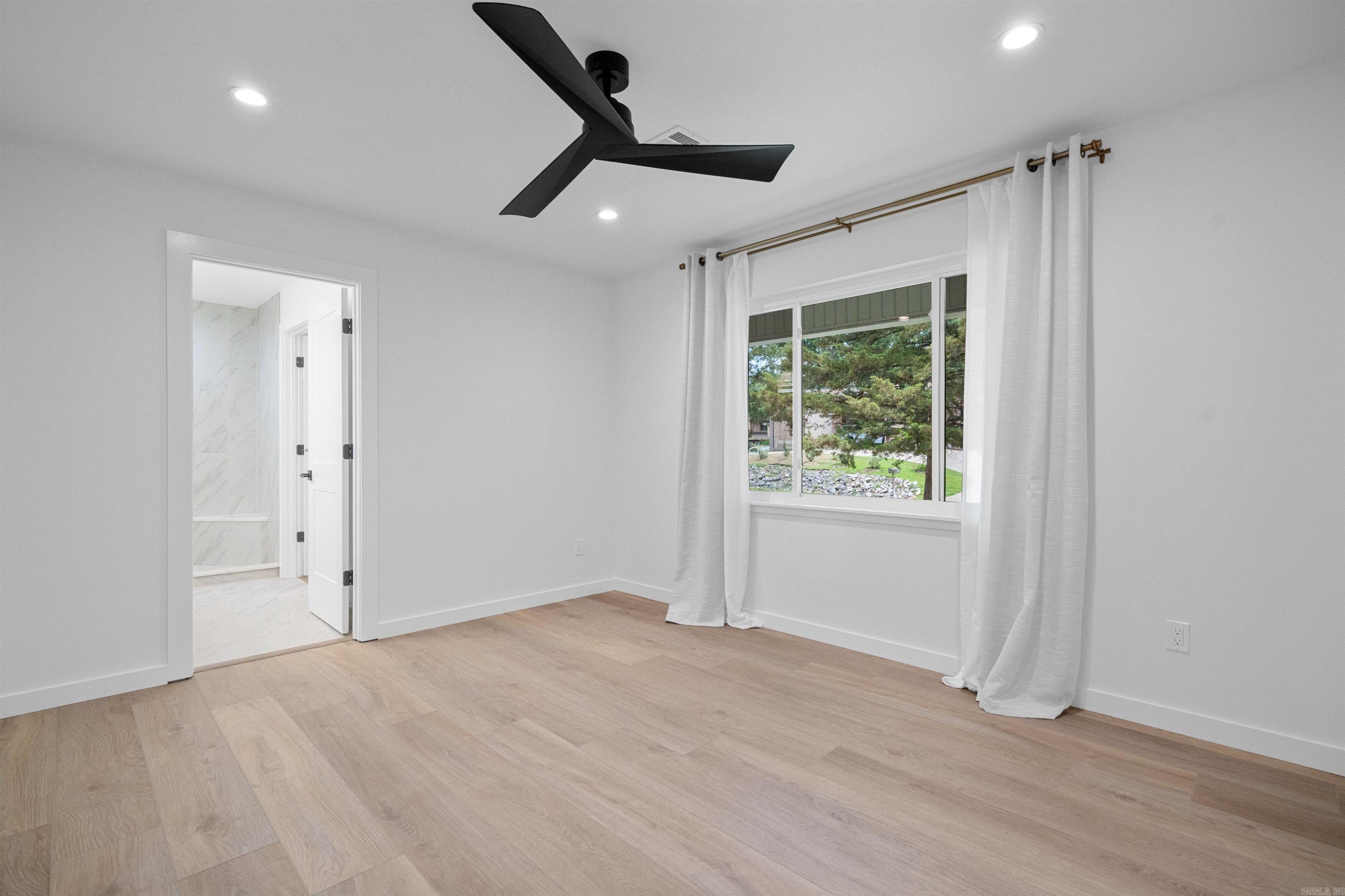 WOODLAND HILLS - Residential