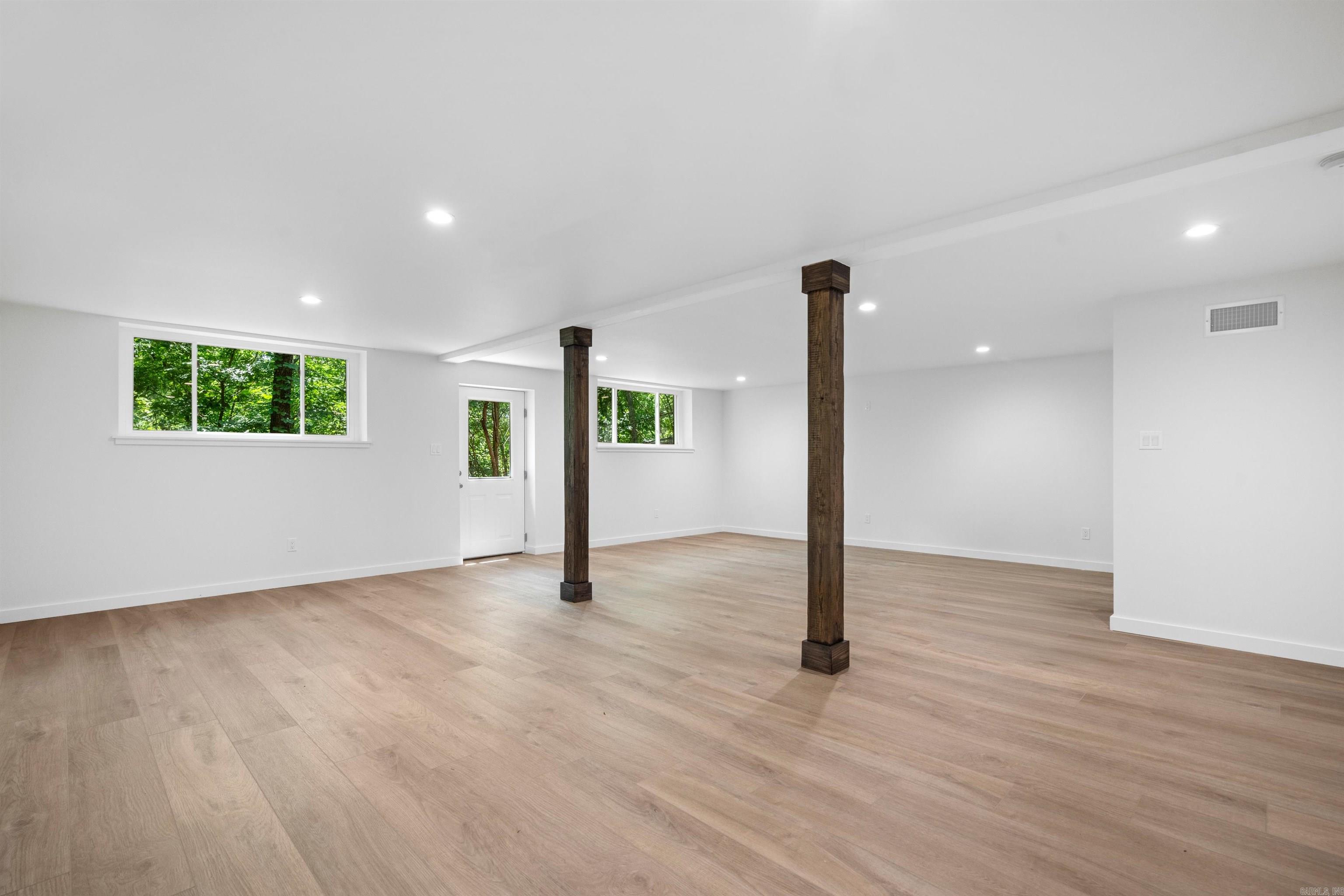 WOODLAND HILLS - Residential