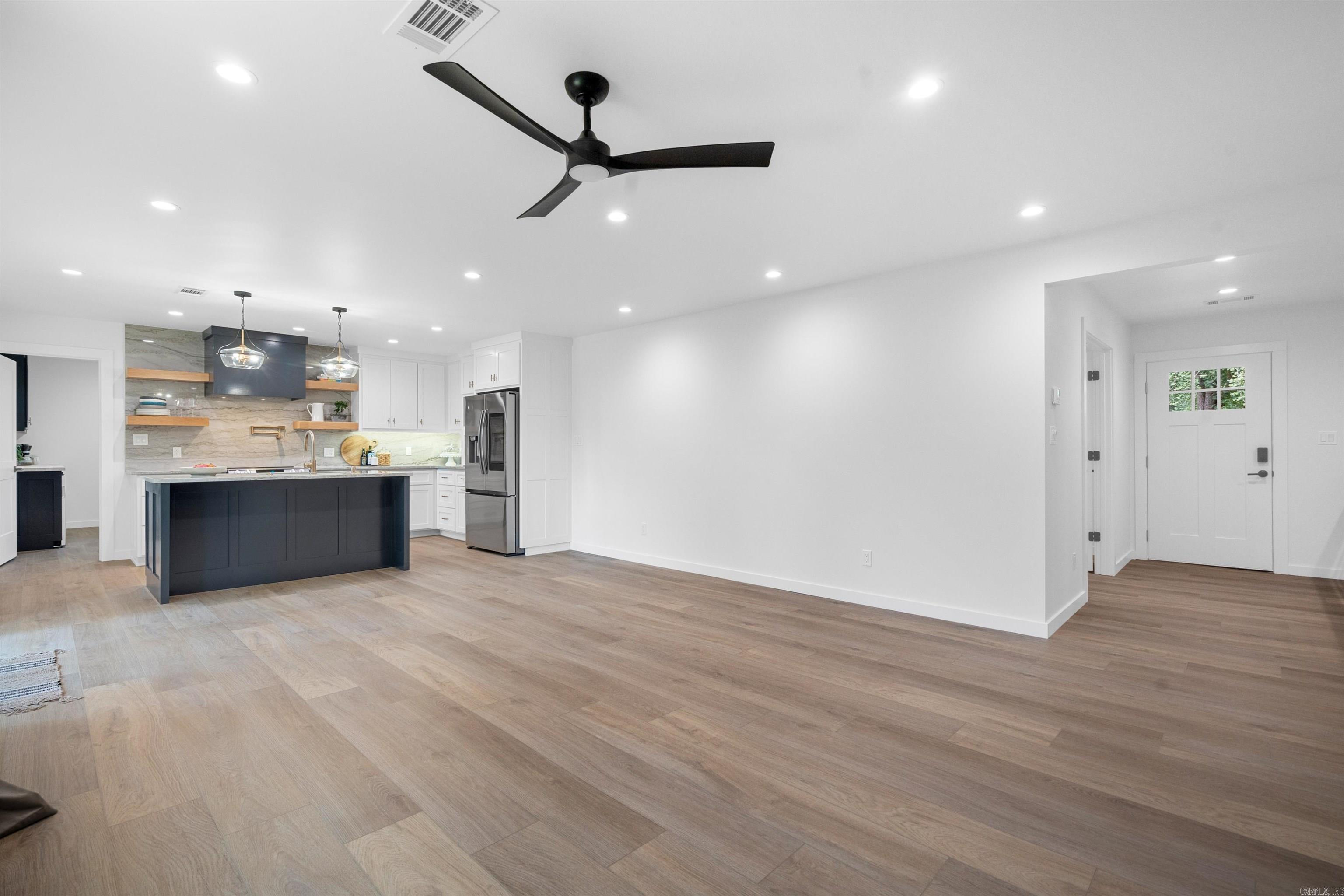 WOODLAND HILLS - Residential