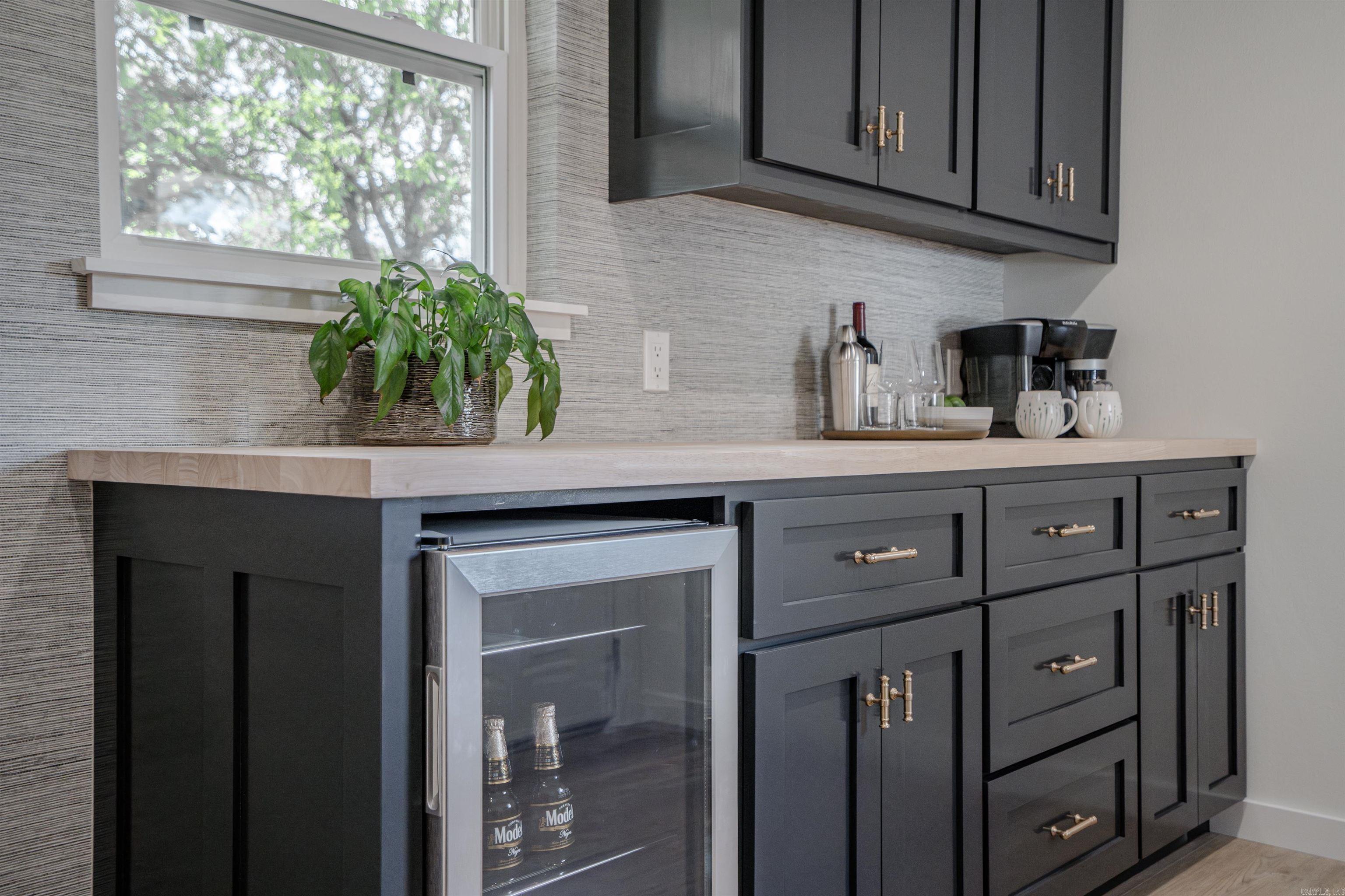 WOODLAND HILLS - Residential