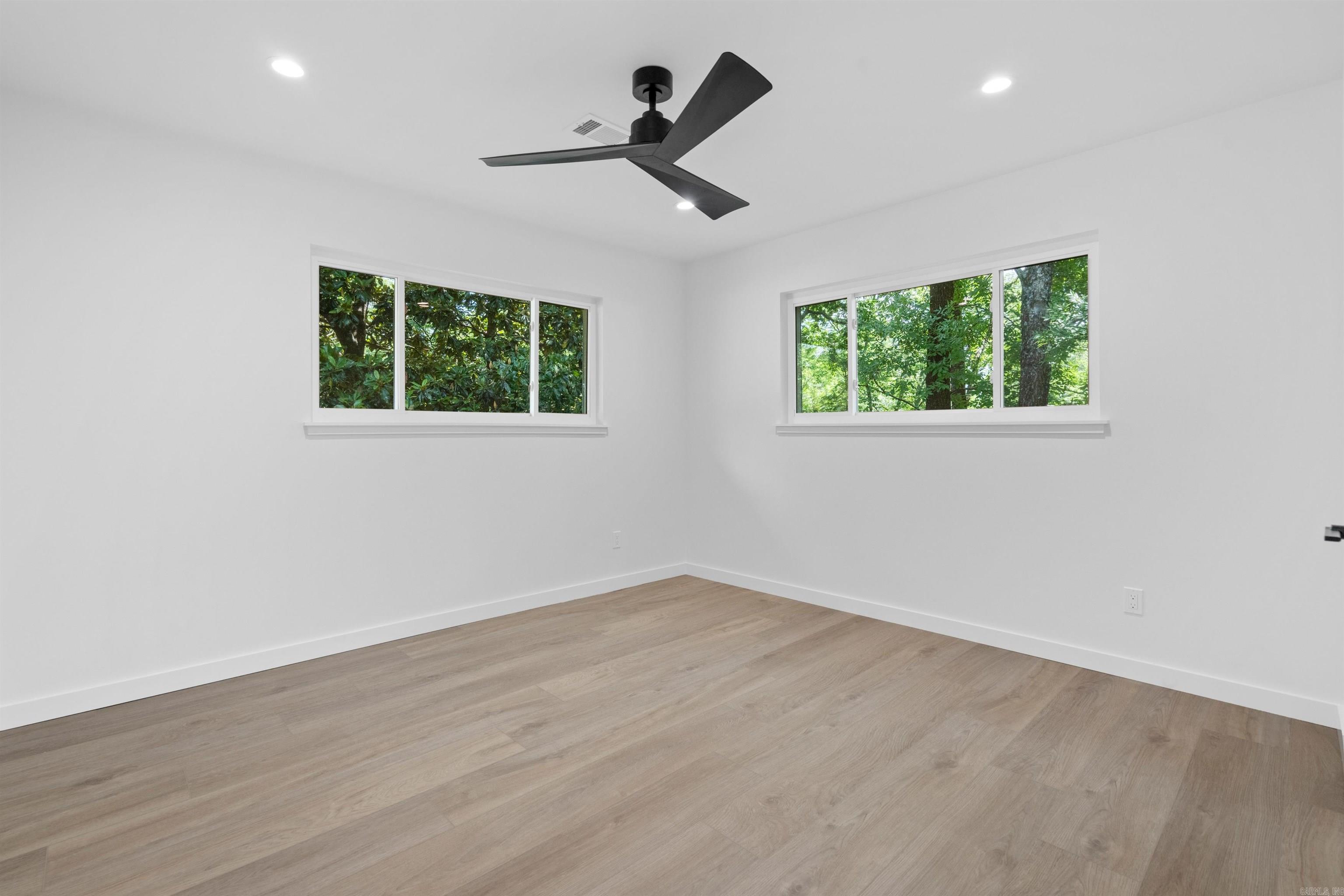 WOODLAND HILLS - Residential