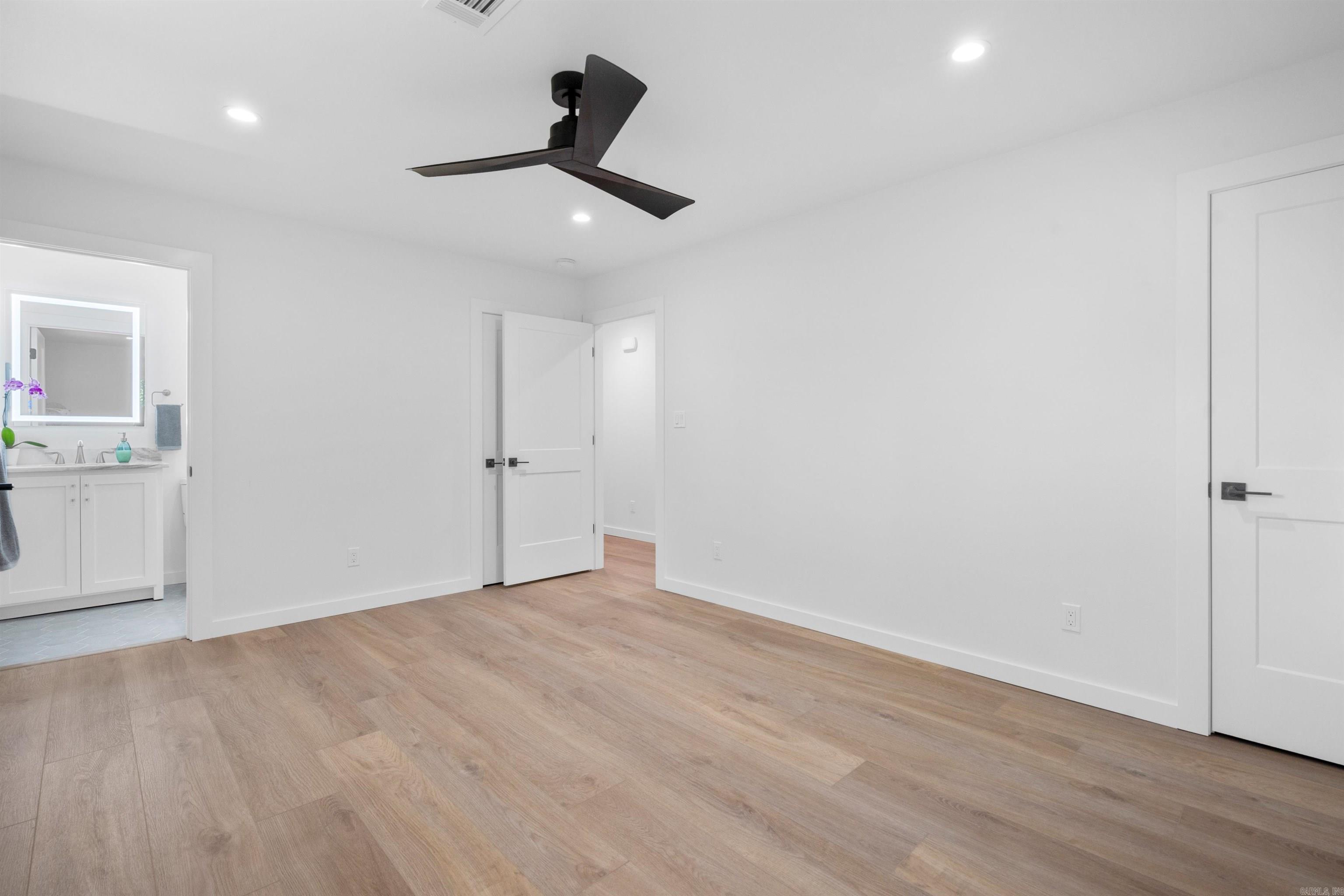 WOODLAND HILLS - Residential