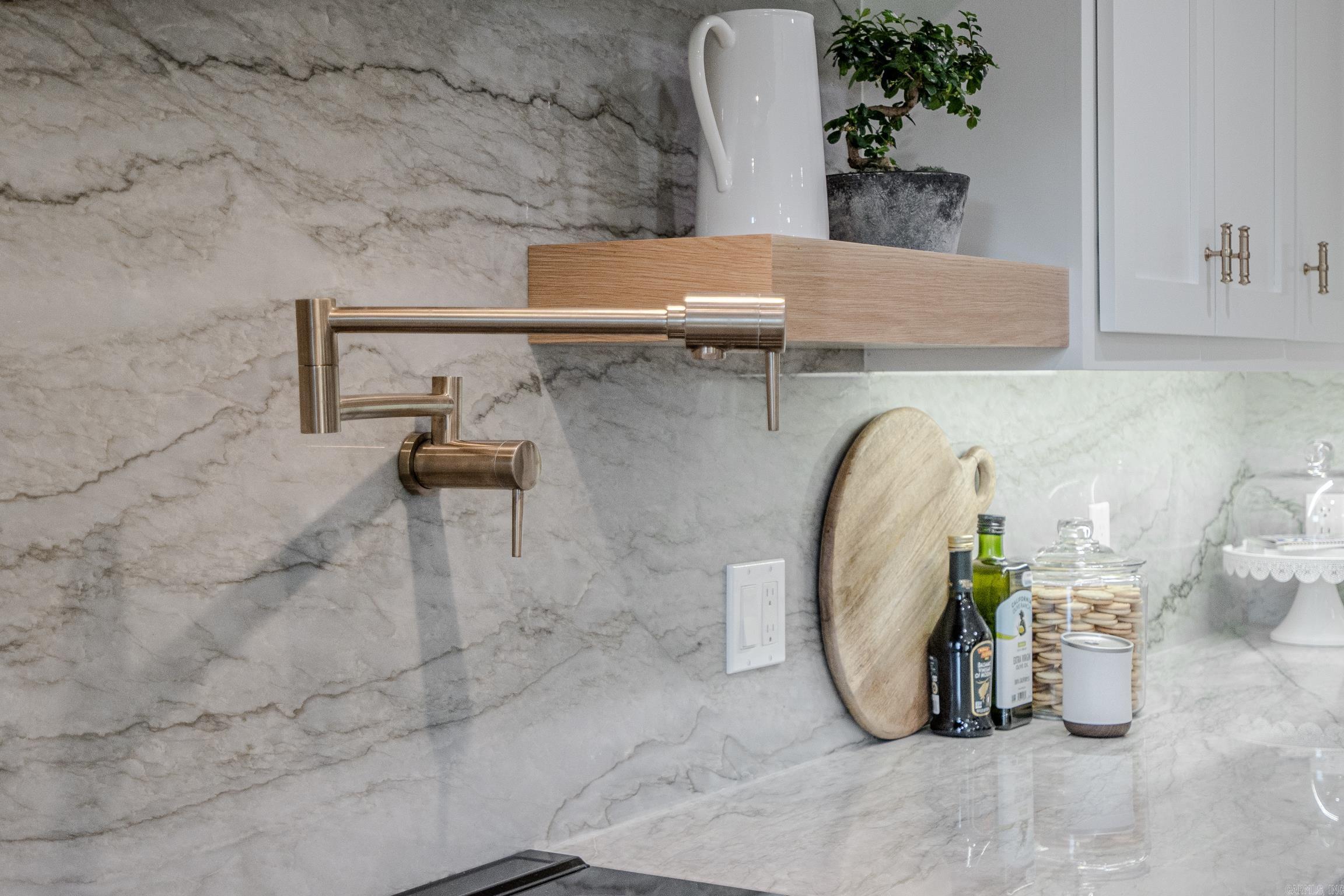 WOODLAND HILLS - Residential