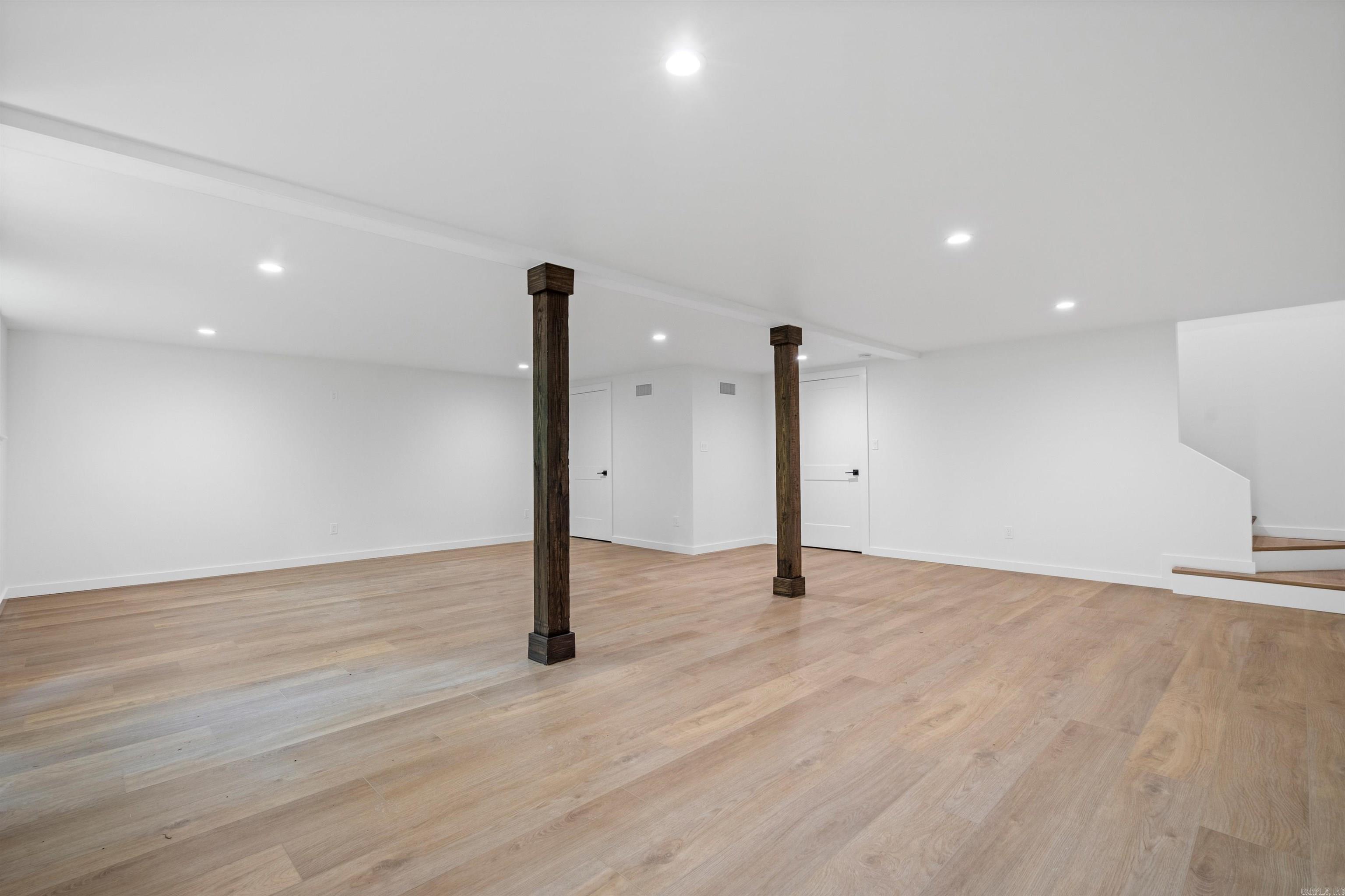 WOODLAND HILLS - Residential