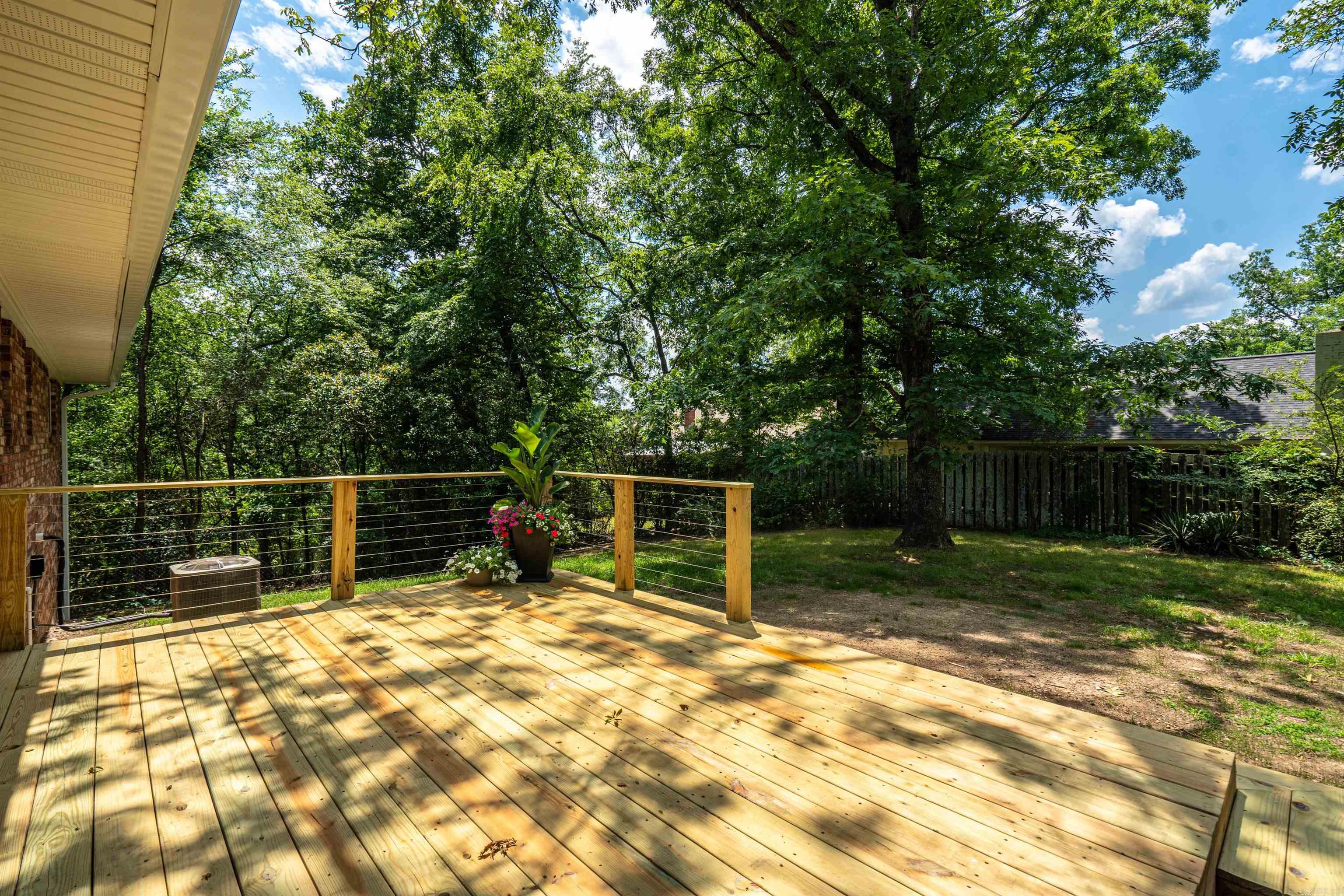 WOODLAND HILLS - Residential