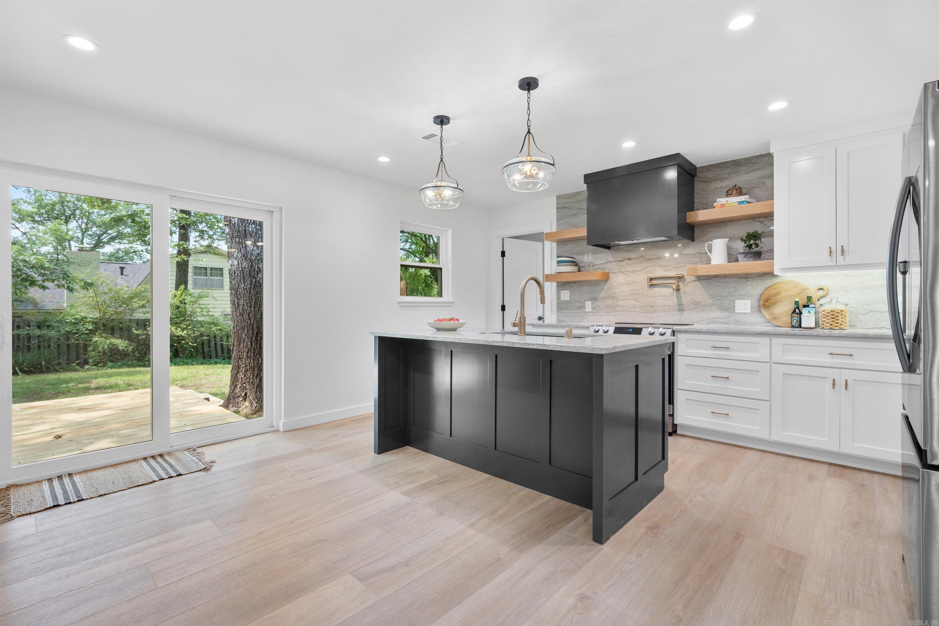 WOODLAND HILLS - Residential