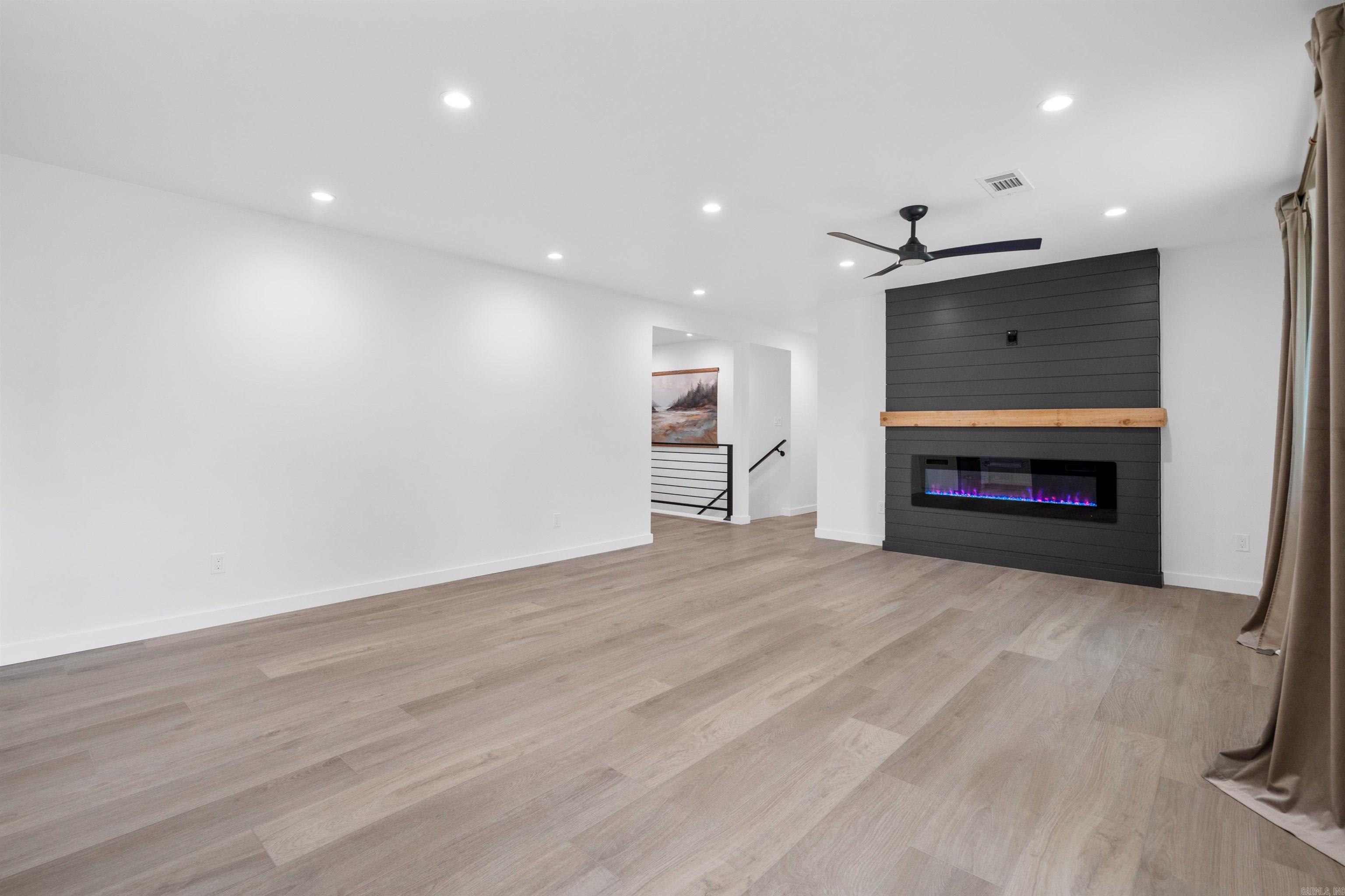 WOODLAND HILLS - Residential