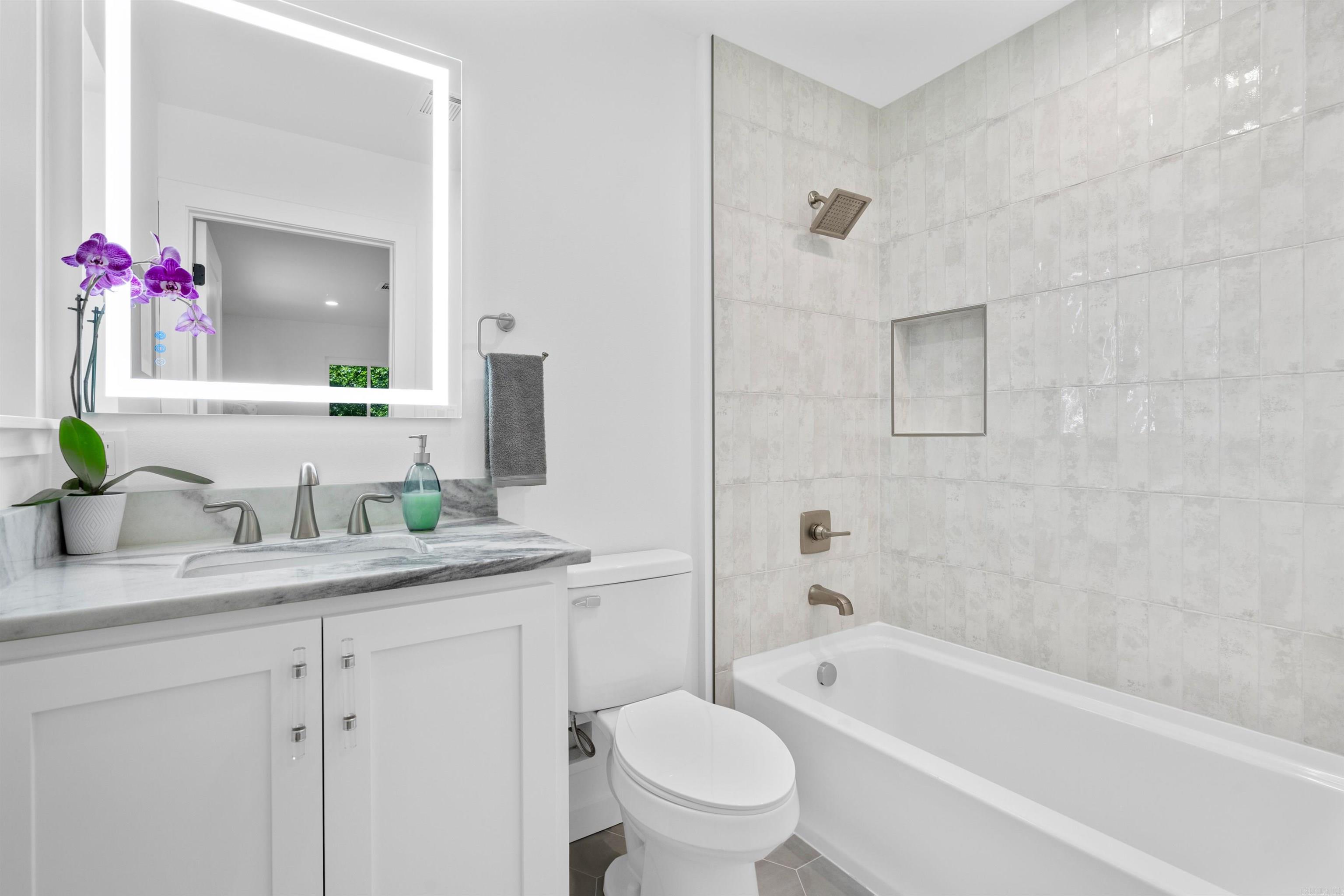 WOODLAND HILLS - Residential