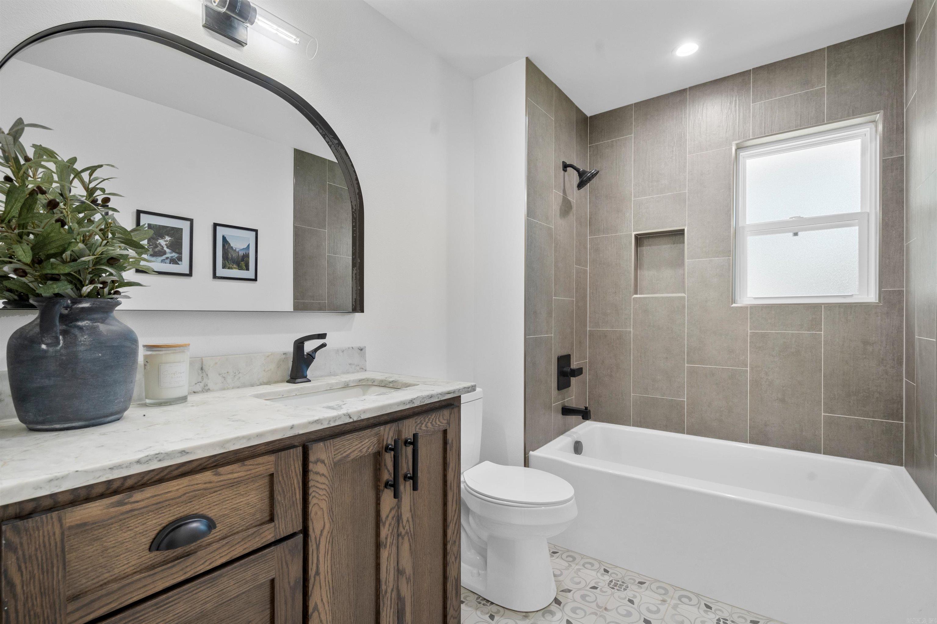 WOODLAND HILLS - Residential