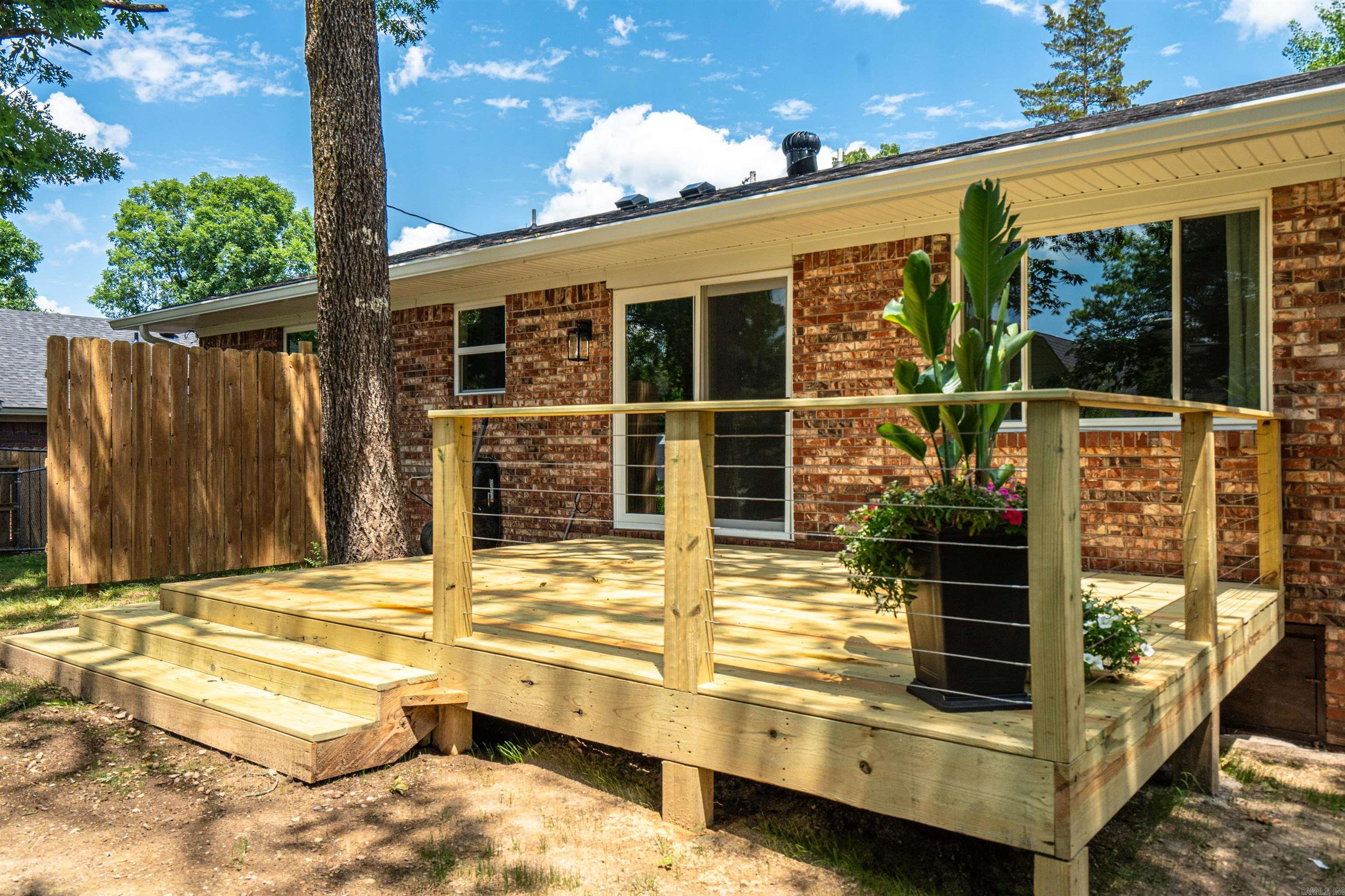 WOODLAND HILLS - Residential