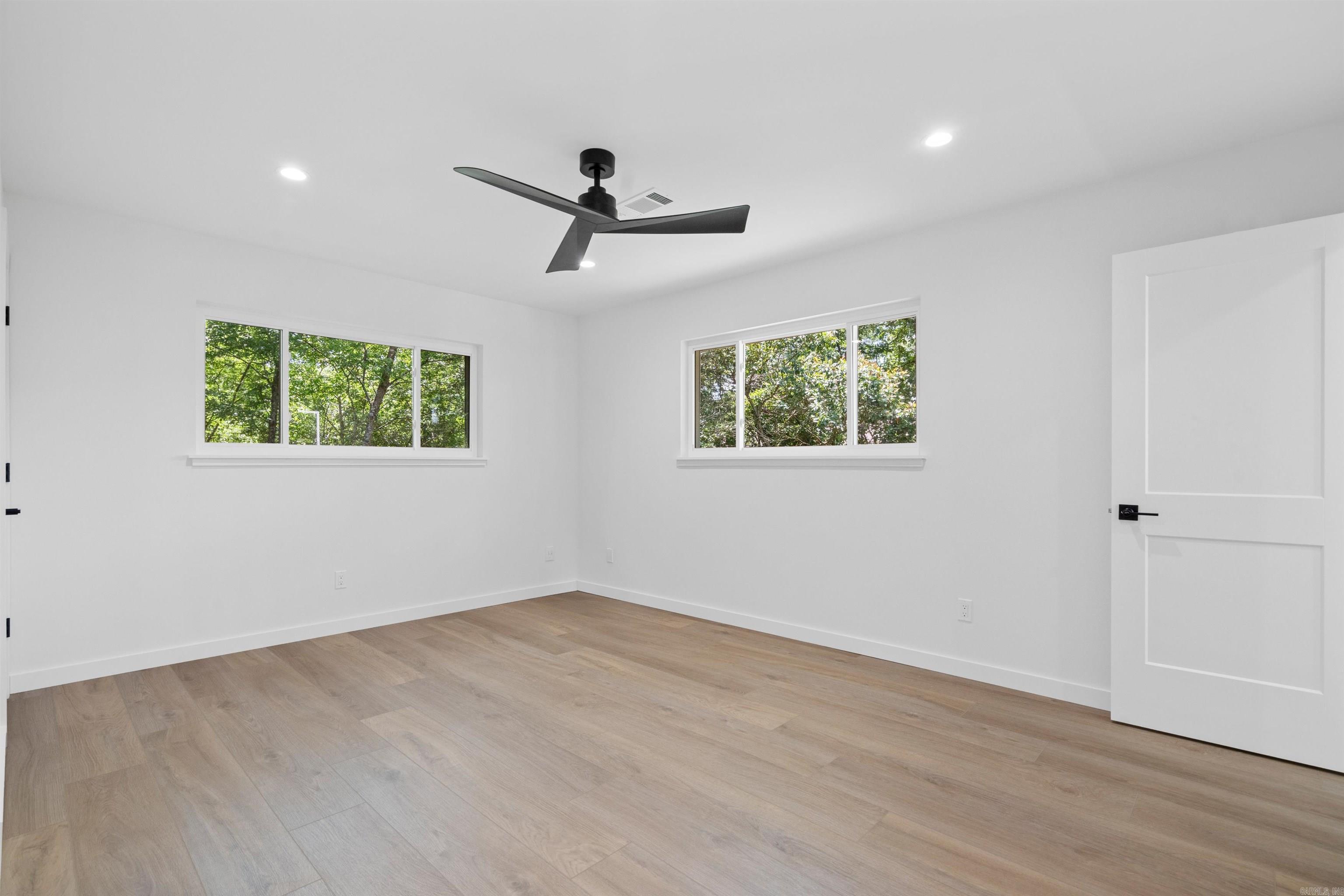 WOODLAND HILLS - Residential