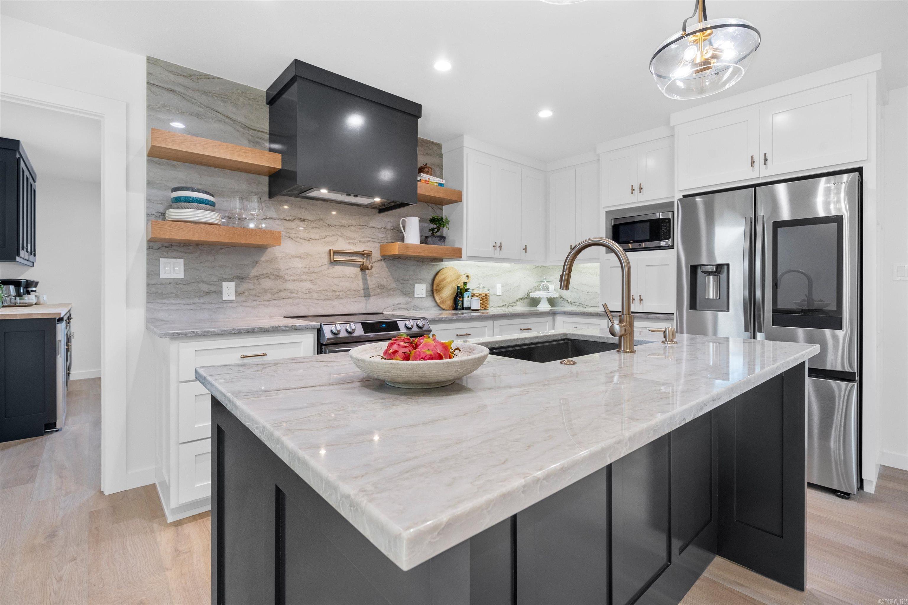 WOODLAND HILLS - Residential