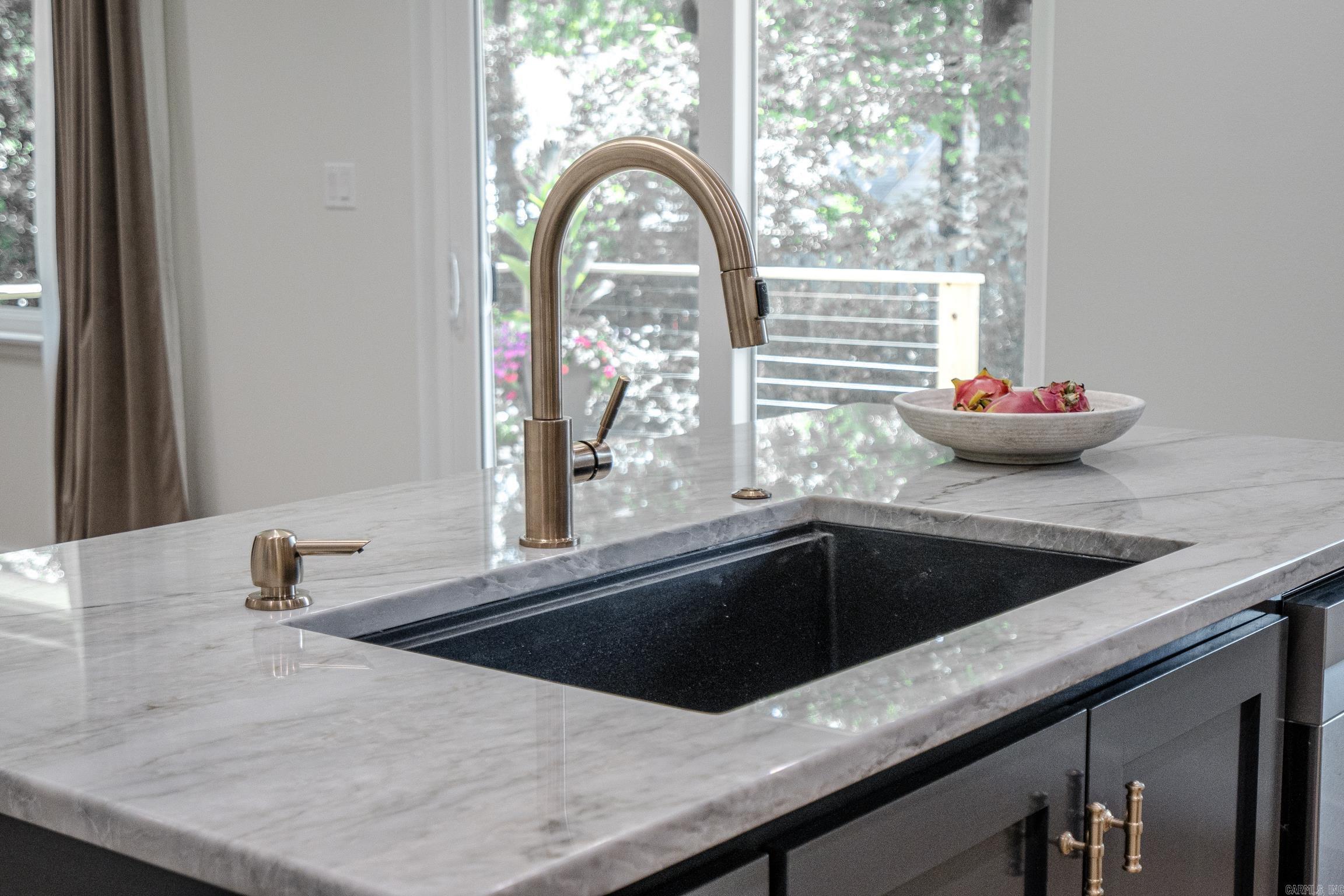 WOODLAND HILLS - Residential