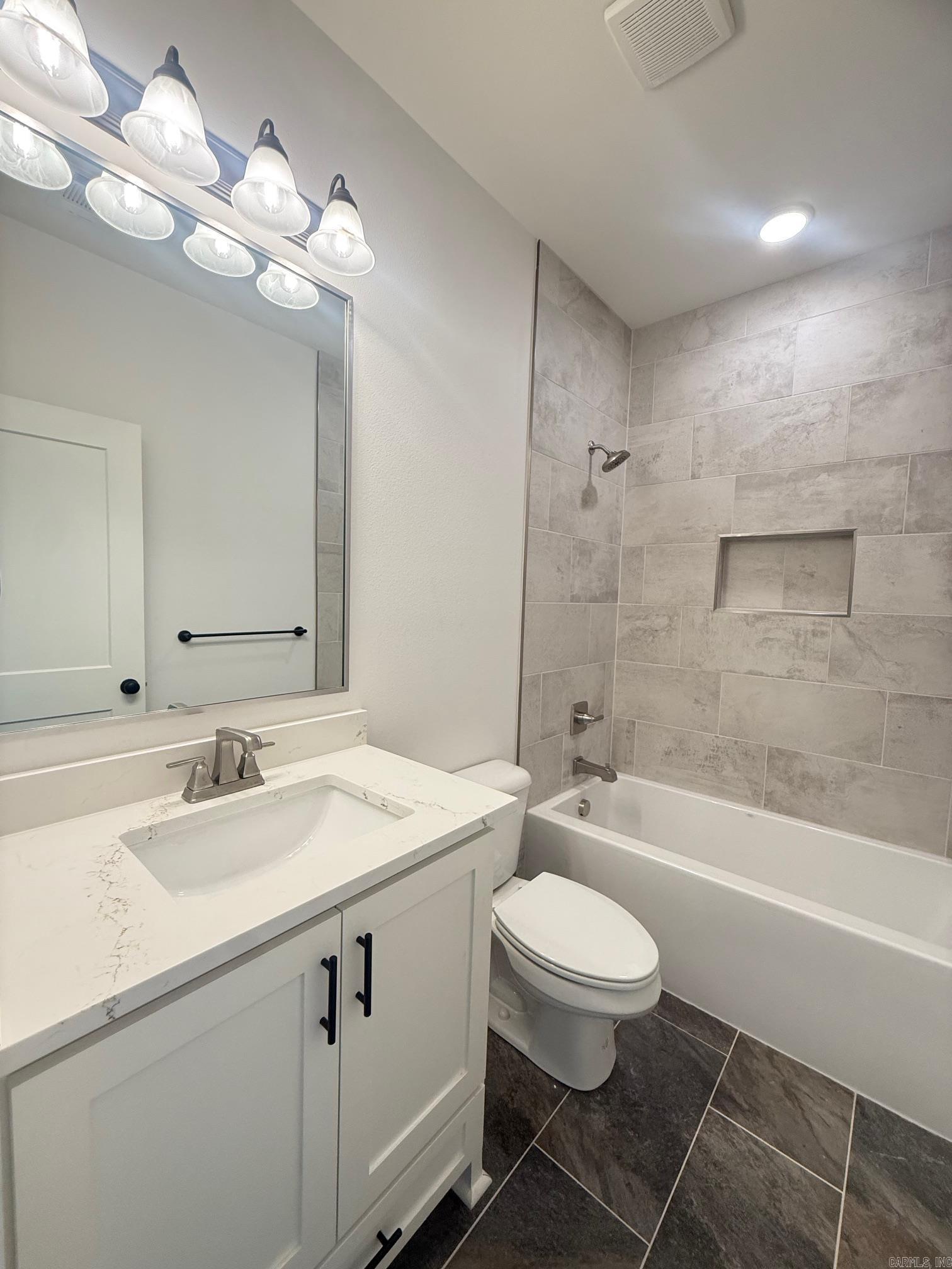 SPENCER CROSSING LLC - Residential Lease