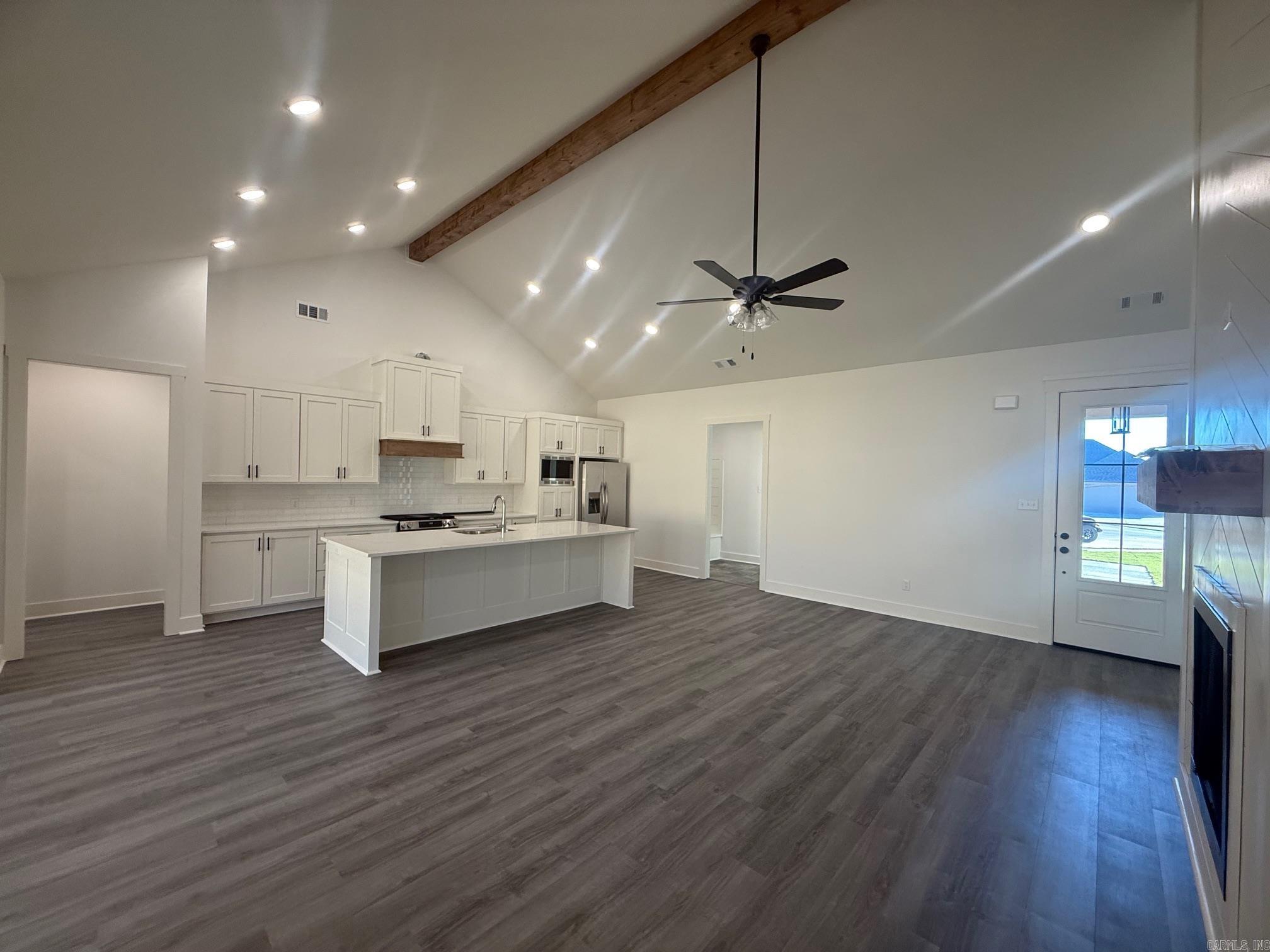 SPENCER CROSSING LLC - Residential Lease