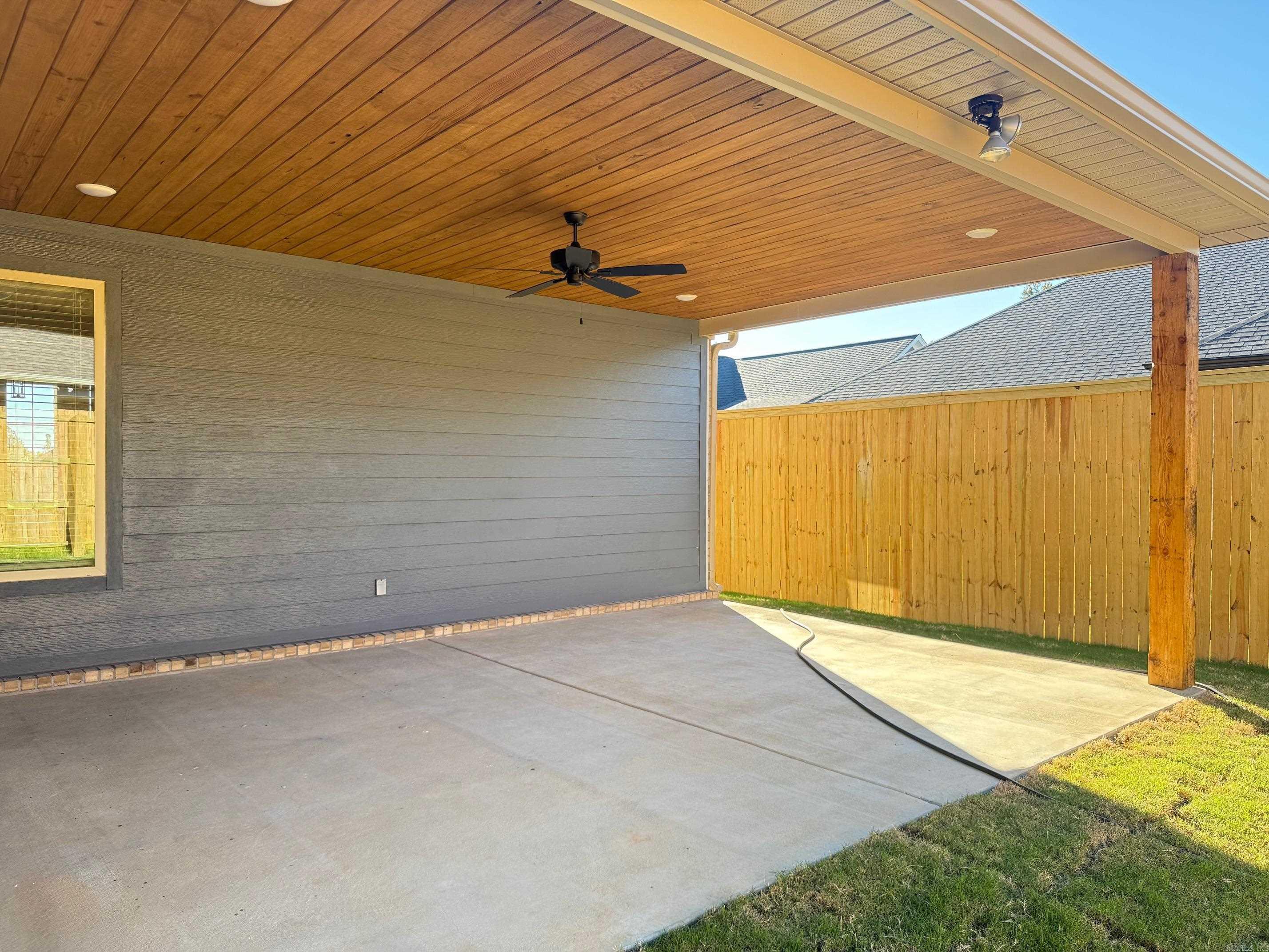 SPENCER CROSSING LLC - Residential Lease