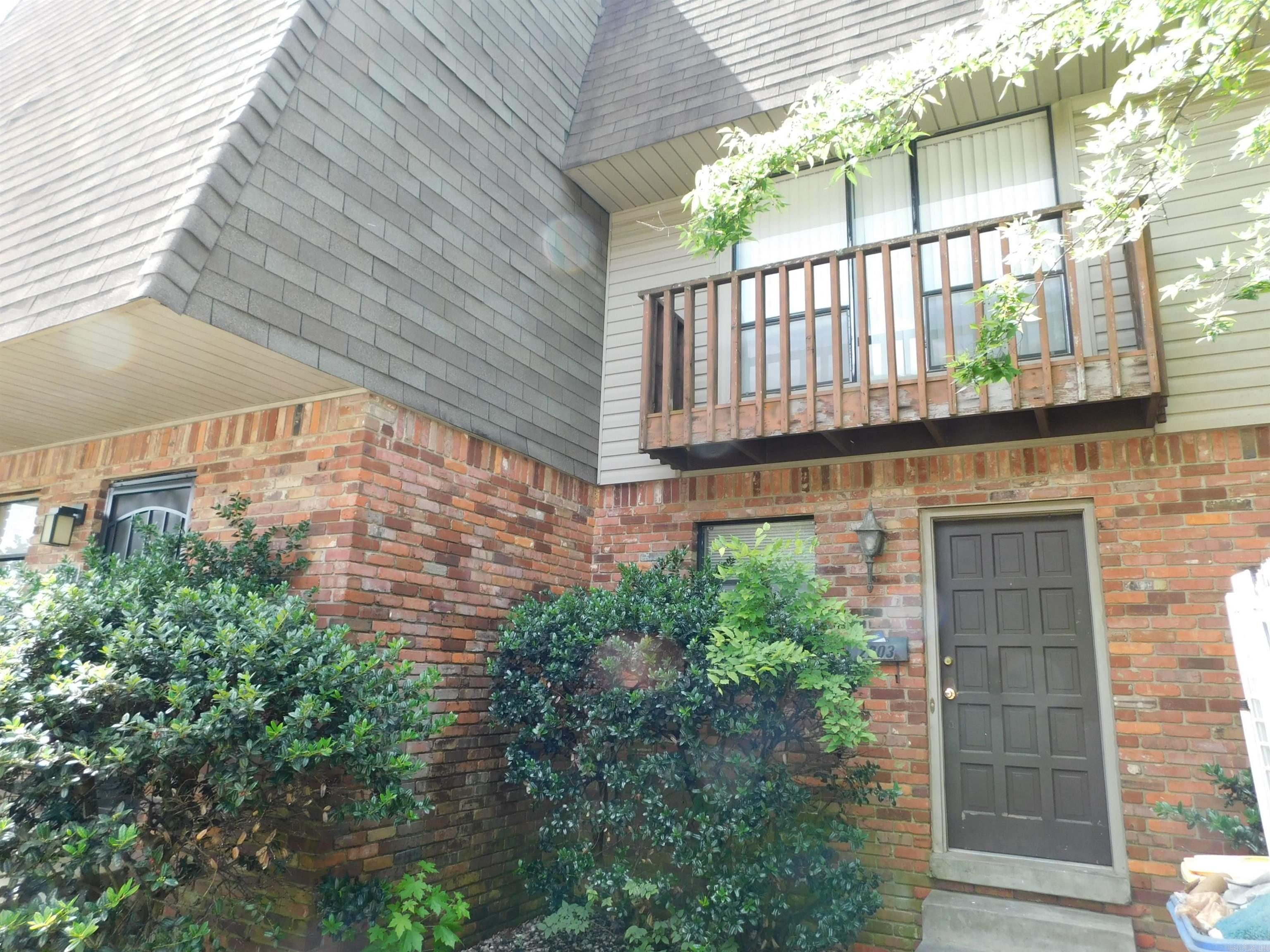 Newly remodeled 2BR, 1.5 BA townhome in North Little Rock. New LVP flooring and nice appliances, half bath downstairs and full bath upstairs. Parking at the front door. Patio in rear.